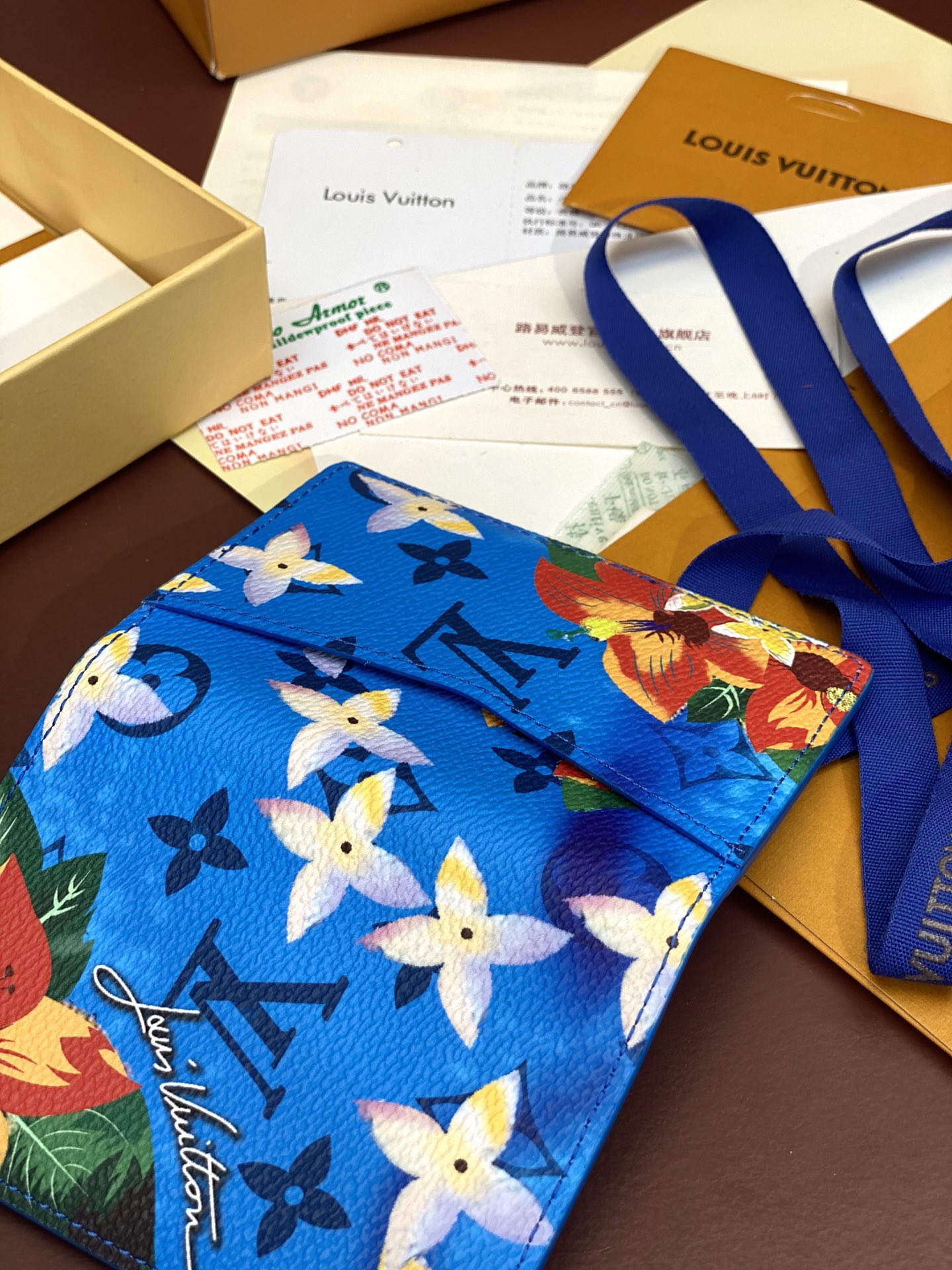 TOP Louis Vuitton LV Monogram Surfin Card Holder 7.5*11.1*1cm - Blue