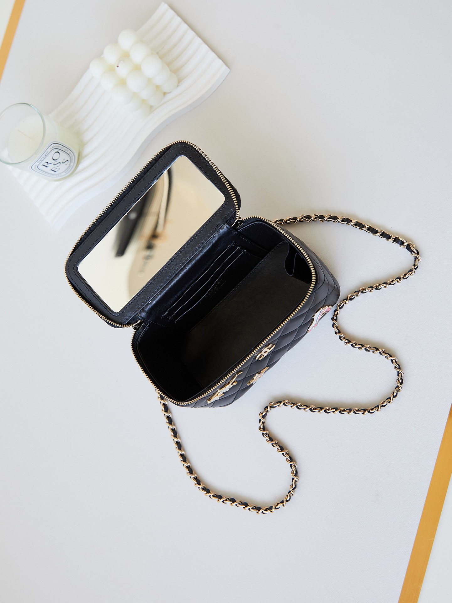 TOP CHANEL Small Badge Element 24c Box Bags 9.5×17×8cm - Black/Pink/White