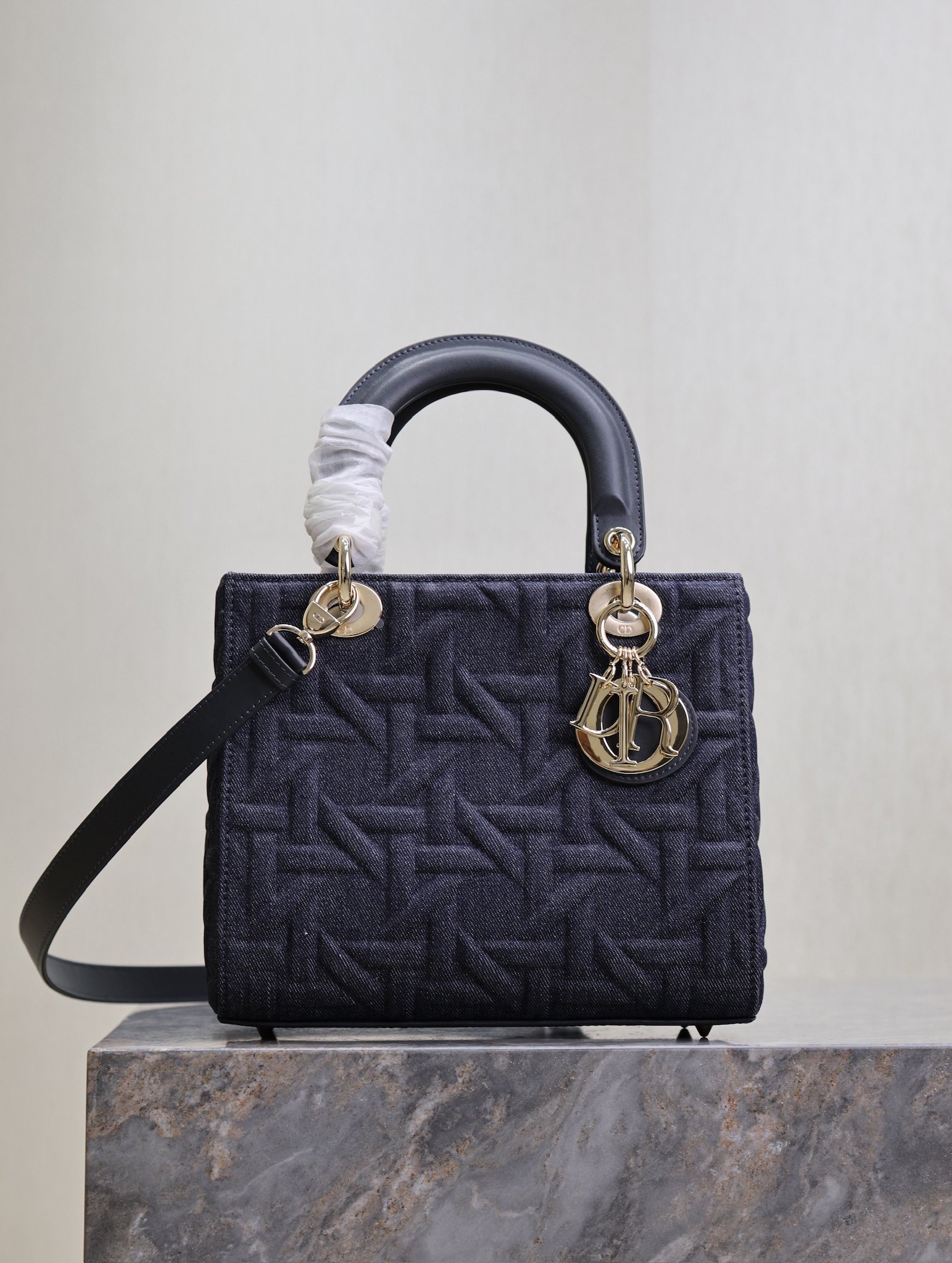 TOP Christian Dior Lady Dior Bag  Medium 24 × 20 ×11 CM-2 Colors