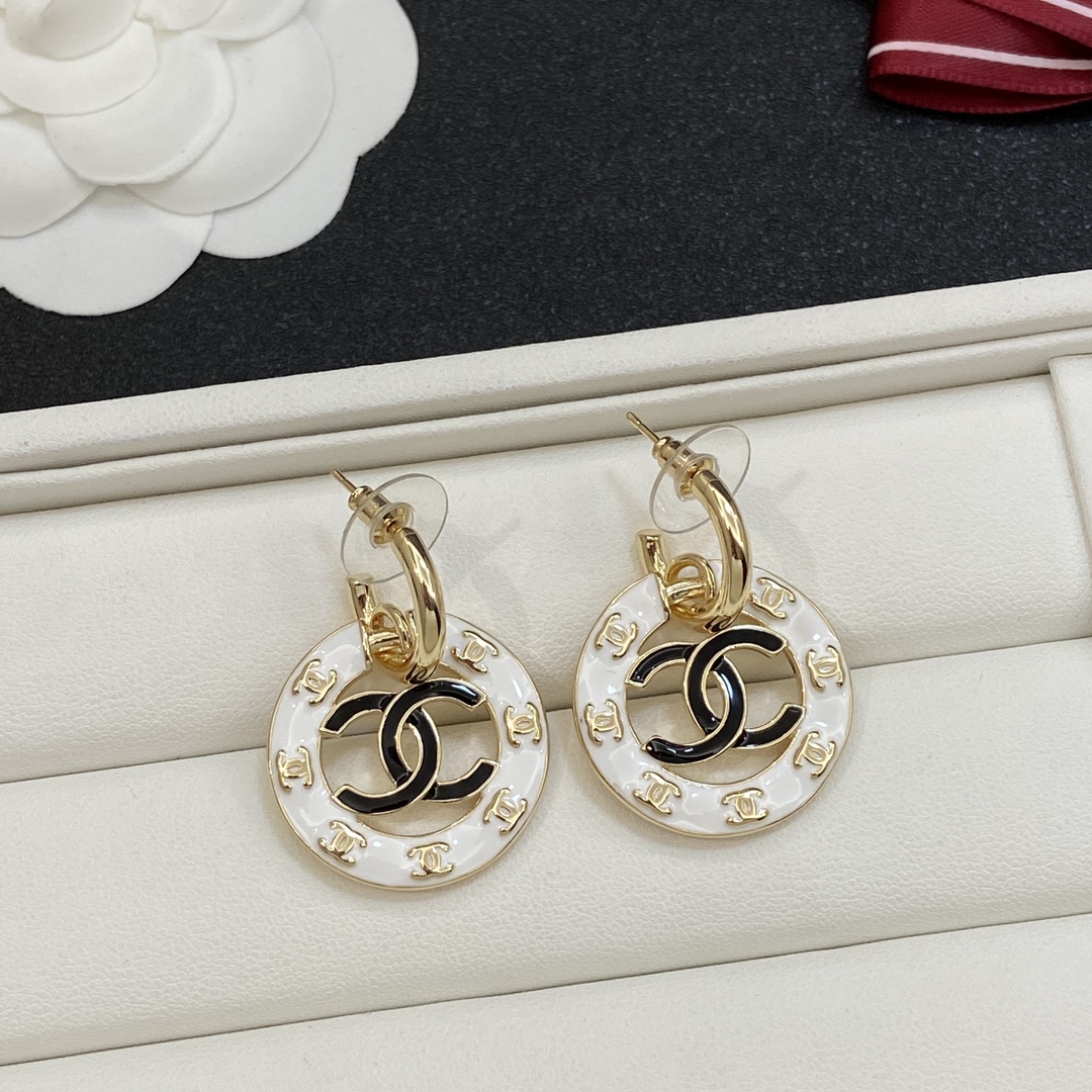 TOP CHANEL CC  Earrings