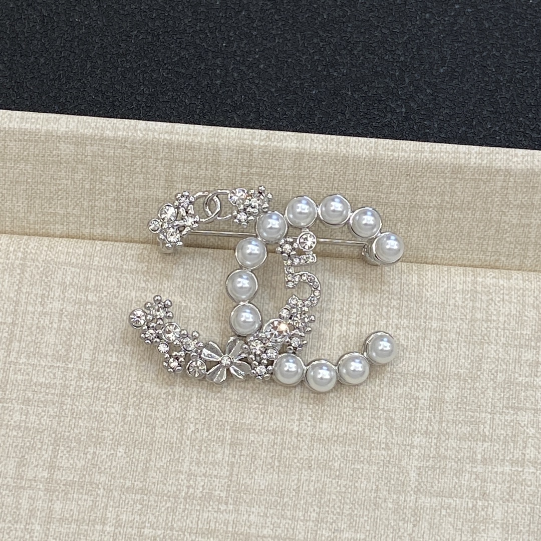 TOP CHANEL Brooch - 2 Colour
