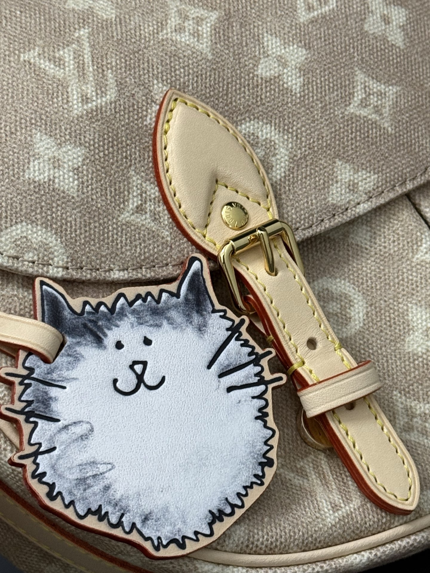 TOP Louis Vuitton LV Travels With Grace Coddington Escape Bag 21x7x30 cm - Beige