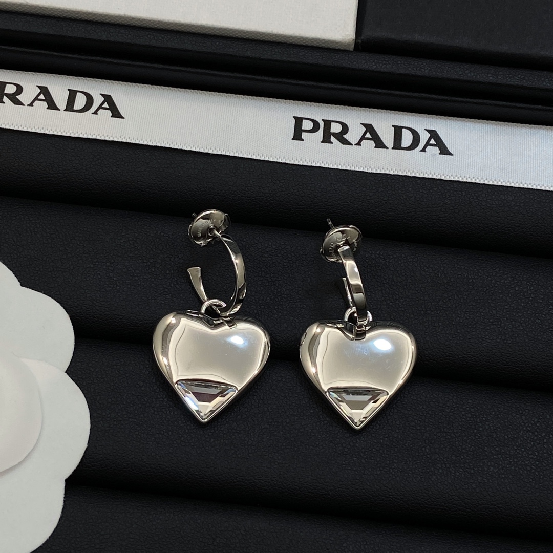 TOP PRADA Heart Earrings-2 Colors