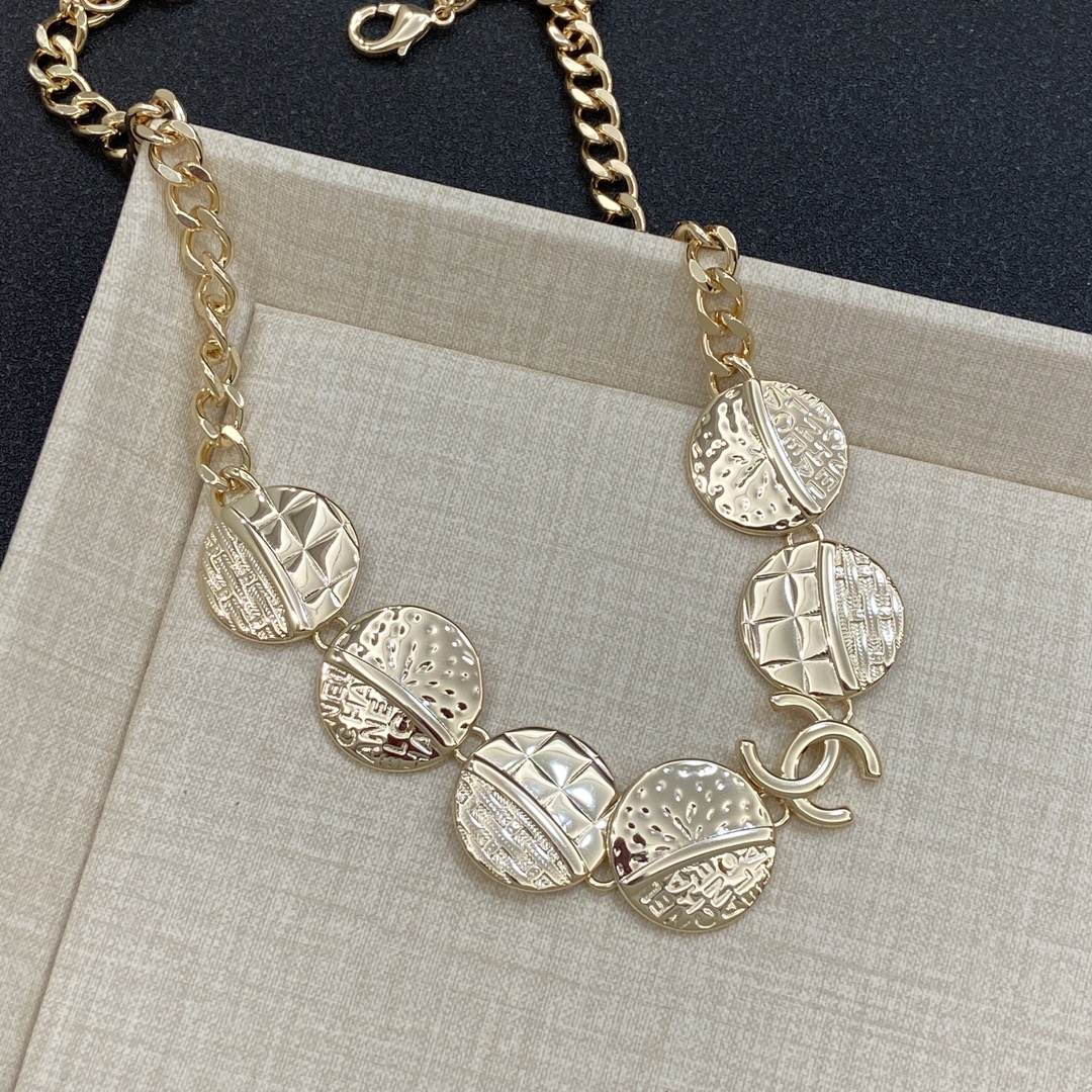 TOP CHANEL Necklace with Circle Metal - Gold
