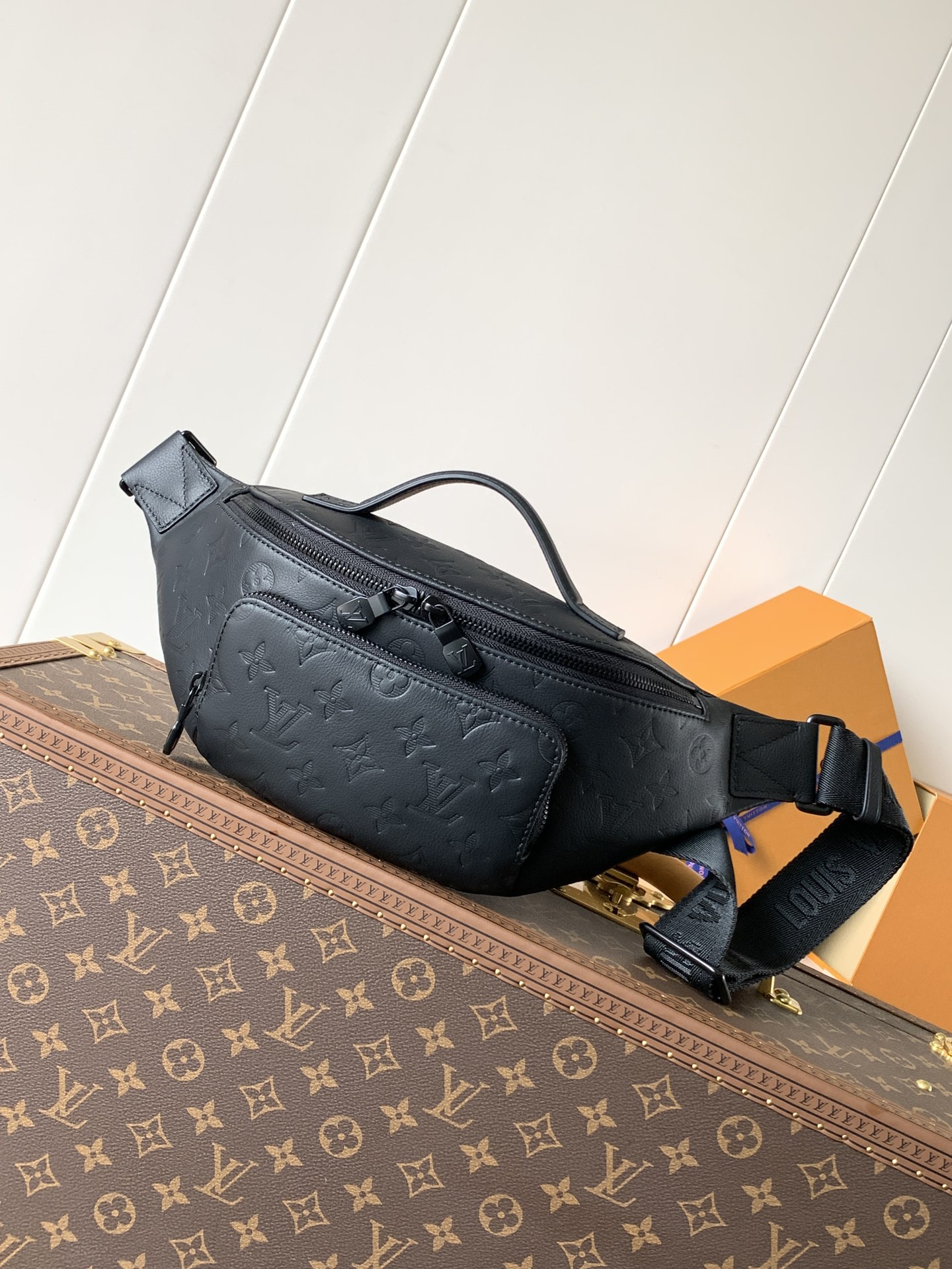 TOP Louis Vuitton LV Monogram Shadow Rush Bag Calfskin 30x15x8cm - Black