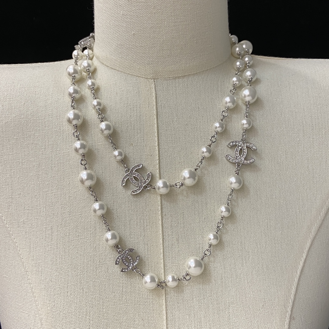 TOP CHANEL Pearl Long Necklace - Silver