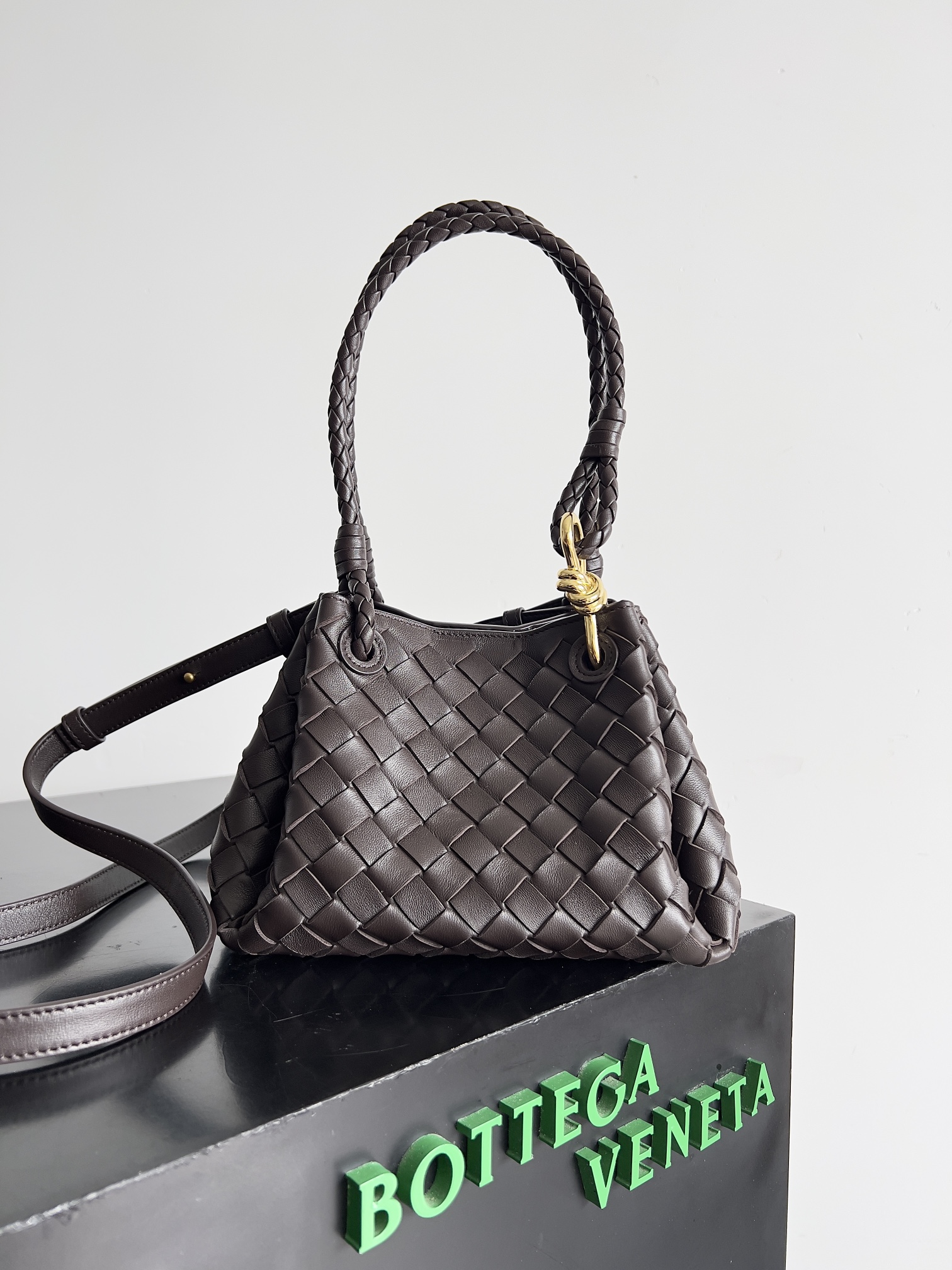 TOP Bottega Veneta BV Andiamo & Parachute Bag 21x17x16.5cm - Brown