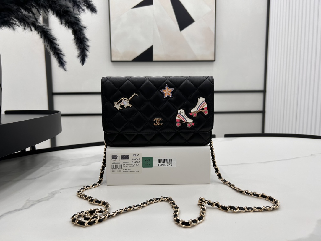 TOP CHANEL 24c Lambskin Leather Badge Woc Crossbody Bag 19cm - Black&GHW