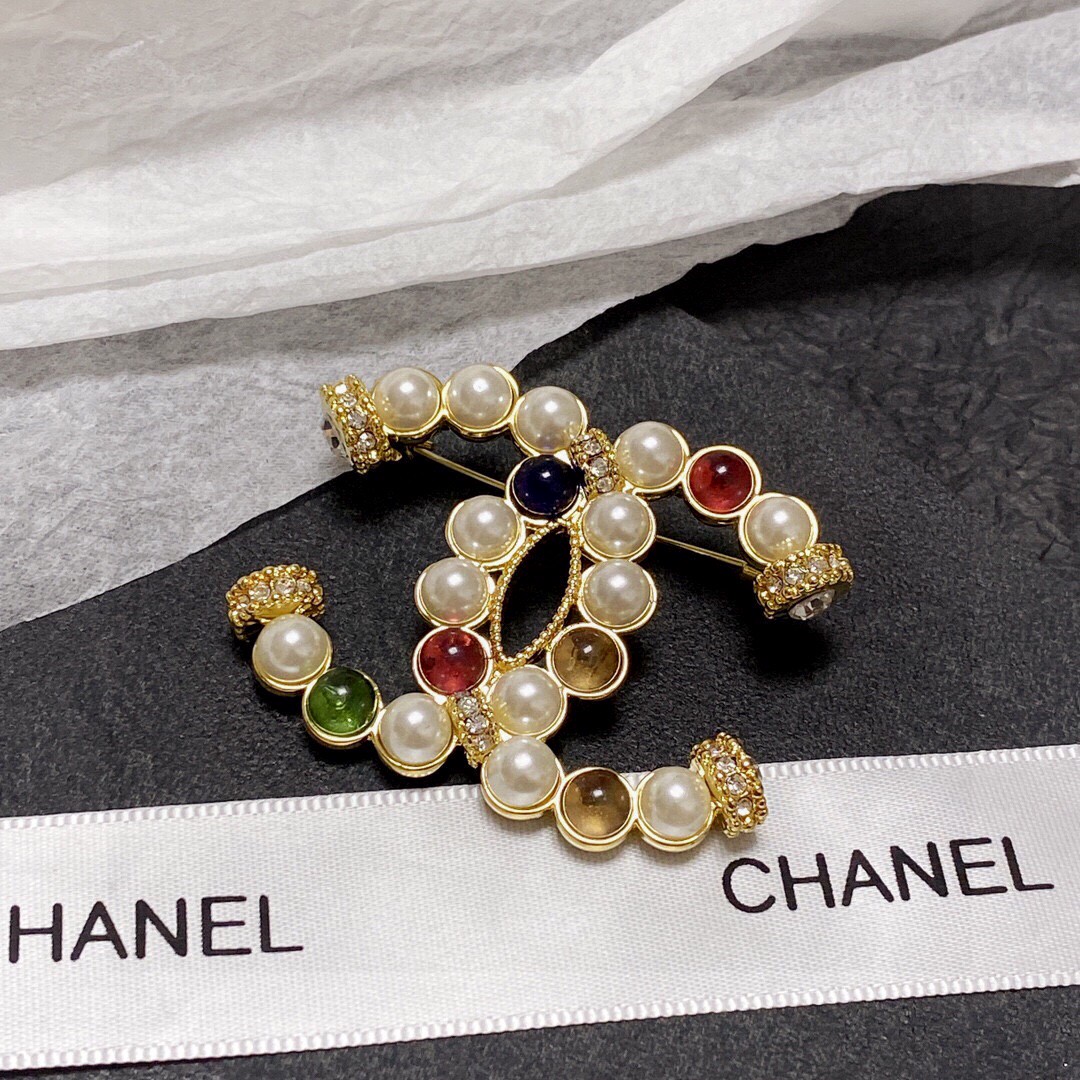 TOP CHANEL  Crystal & Pearl Brooch
