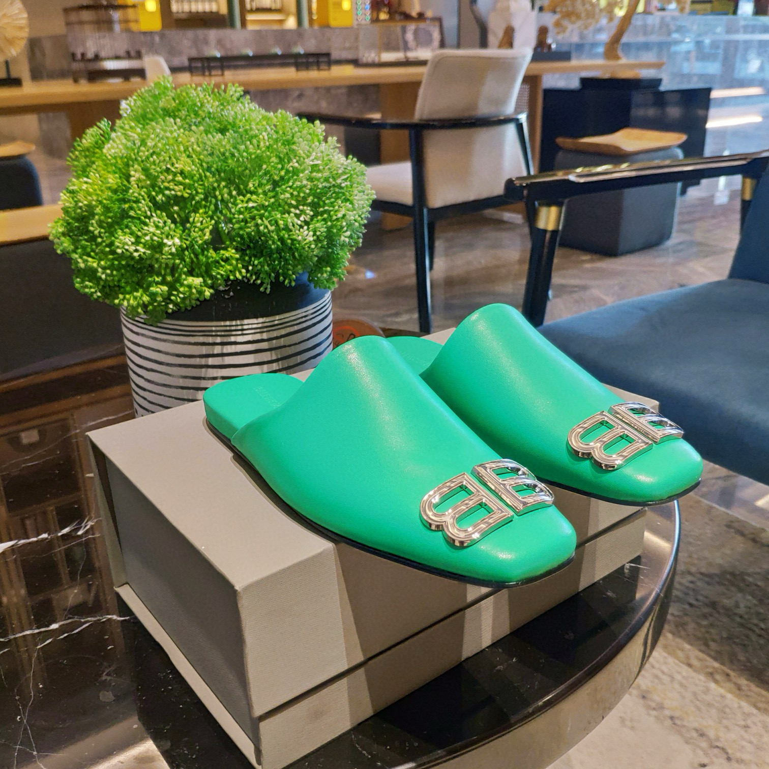 Balenciaga Leather Round toe Slippers Slide Sandal(Replica)