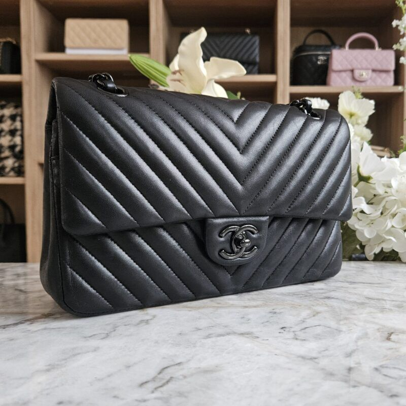 TOP CHANEL Classic Flap Bag 25cm –Black