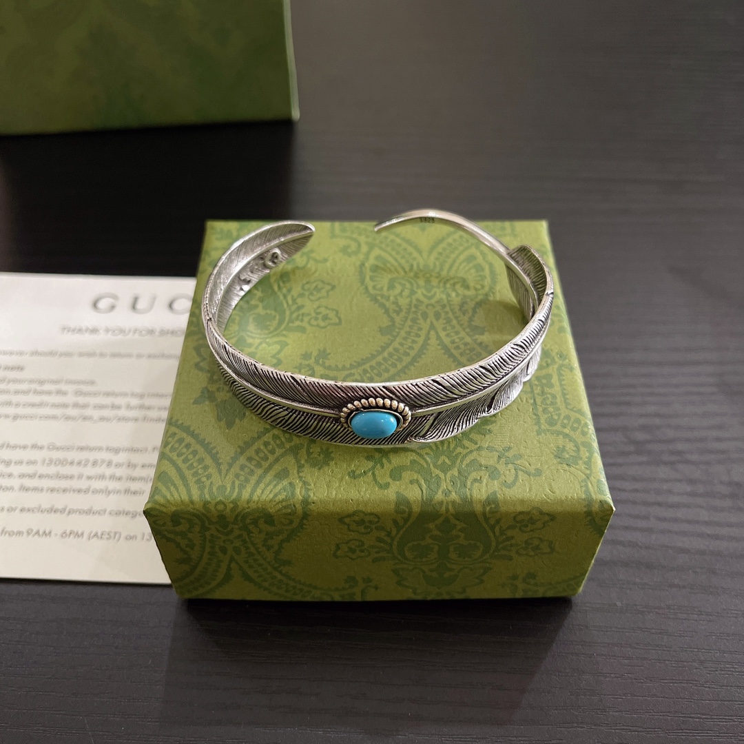 TOP GUCCI Feather Cuff Bracelet