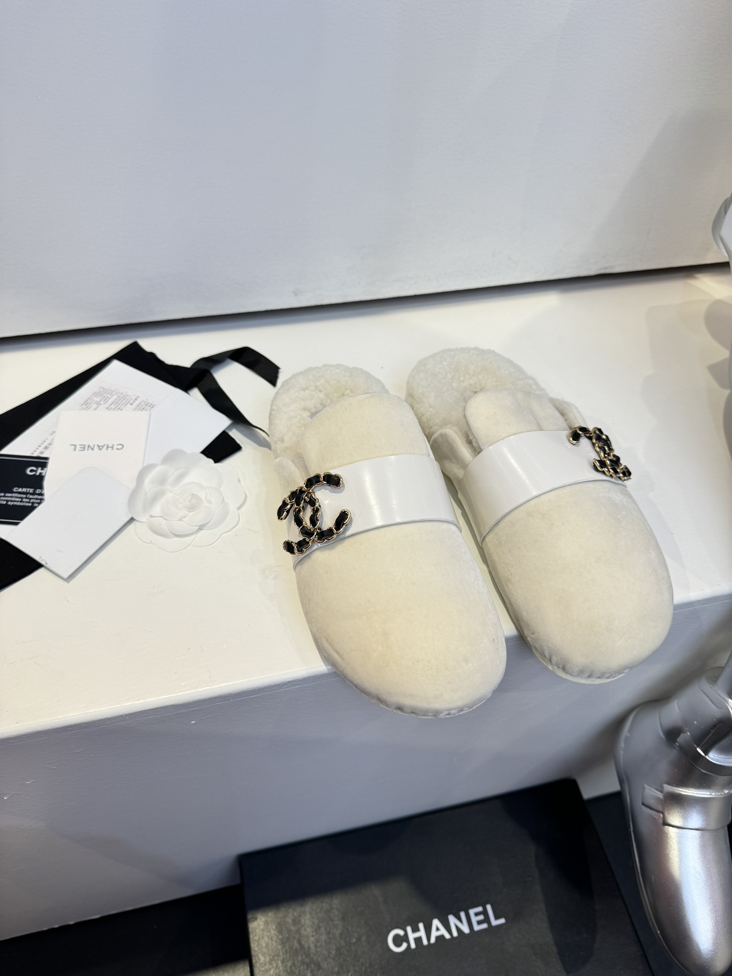 TOP CHANEL New Autumn And Winter Woolen Slippers - Two Colors