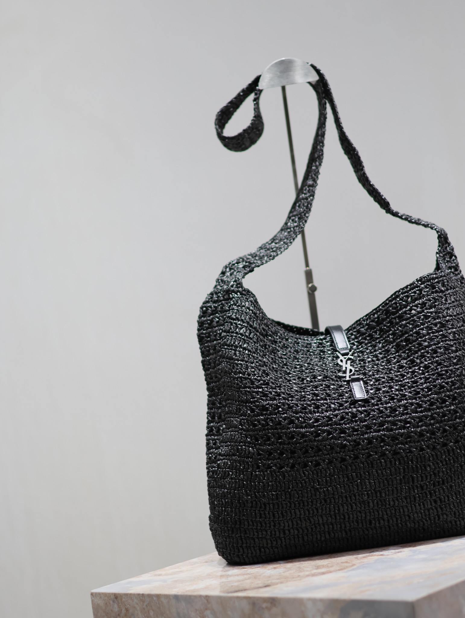 TOP Yves Saint Laurent YSL HOBO RAFFIA Handwoven LE 5 À 7 Bag 30 × 37 × 14 cm - Black