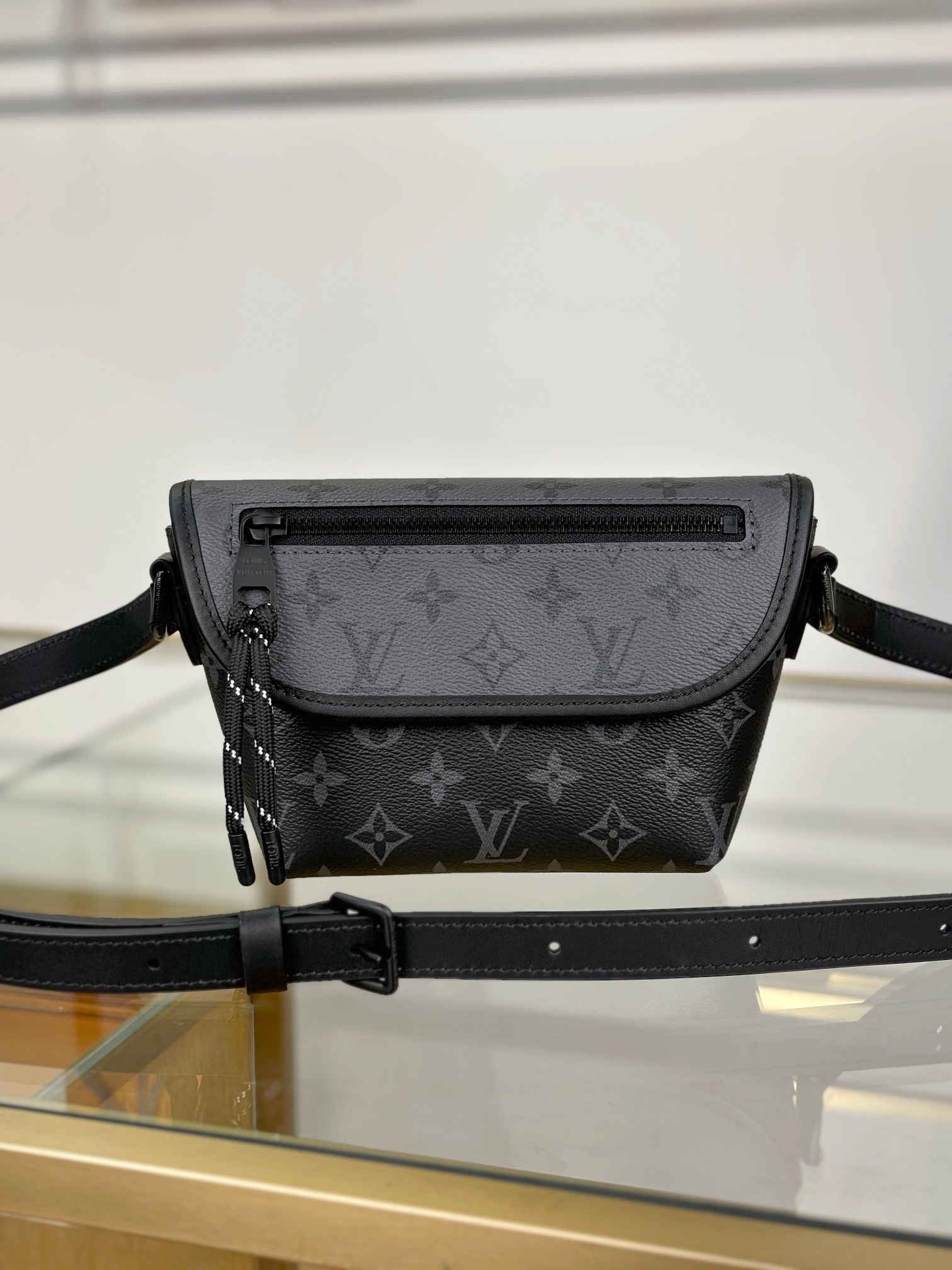 TOP Louis Vuitton LV Pulse Monogram Bag Mini 22x16x5cm - Black/Gray