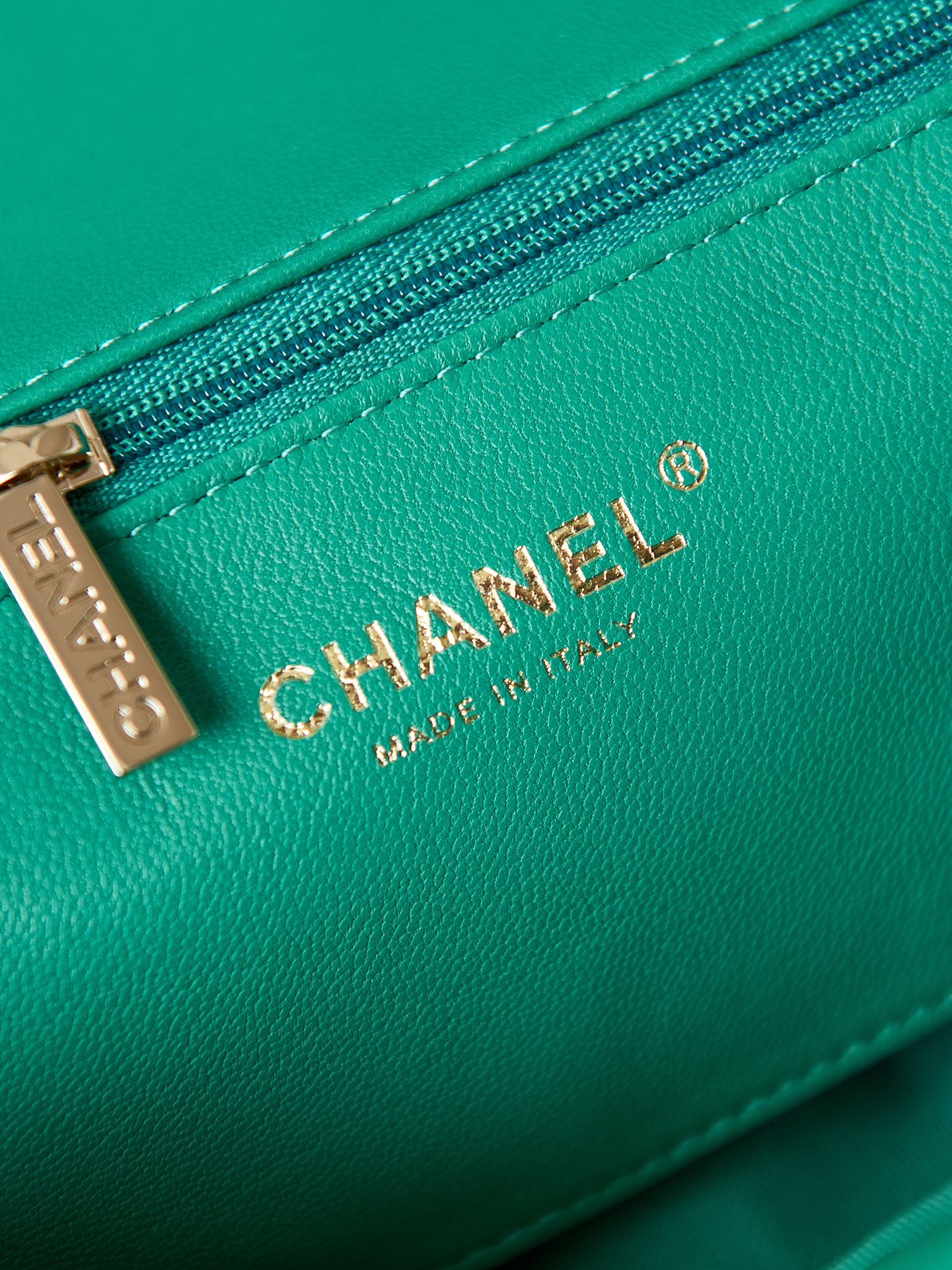 TOP CHANEL Pearl Chain Bag 19x29x9cm - Green