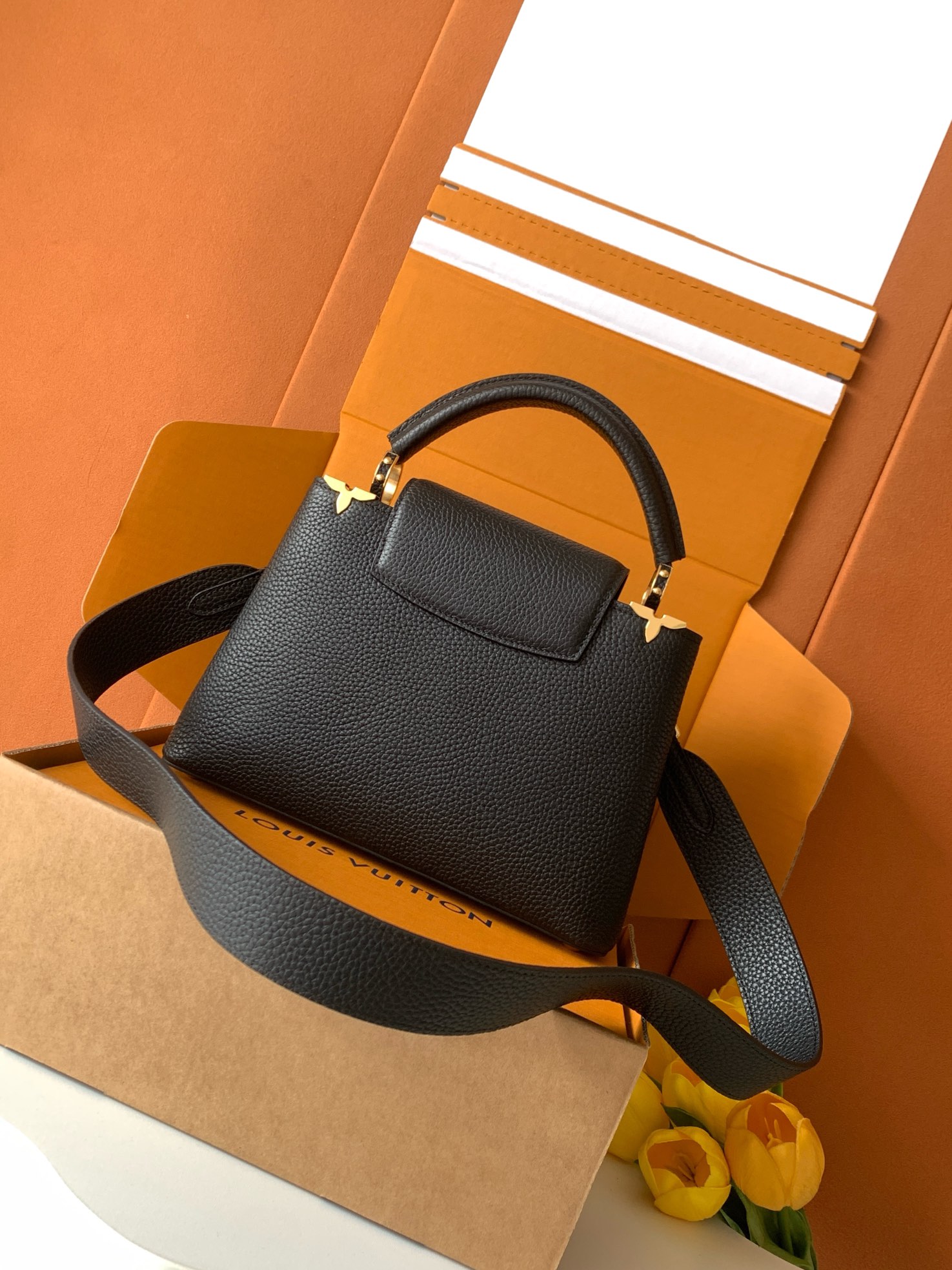 TOP Louis Vuitton LV Capucines Bag 27cm - Black