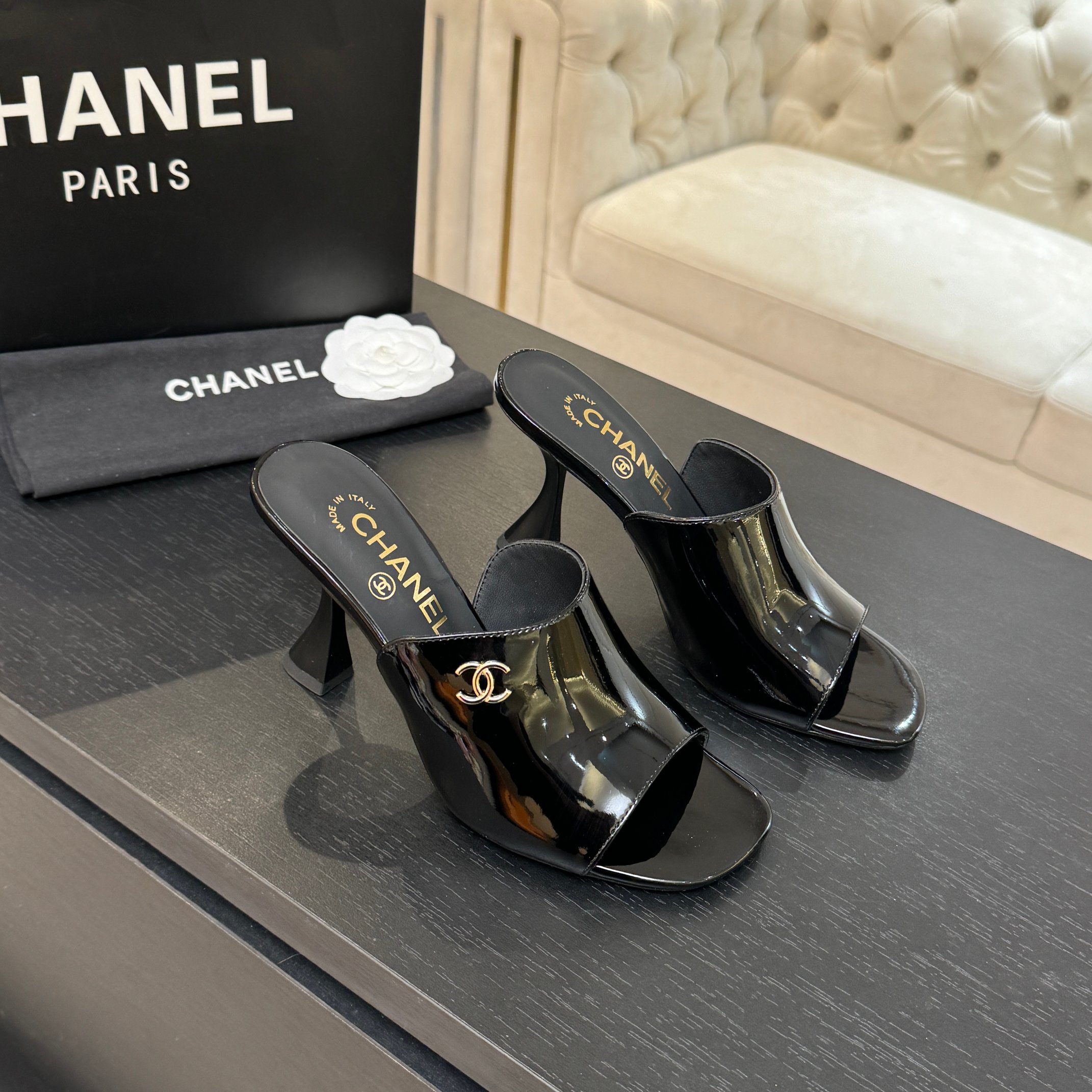 TOP CHANEL Glossy High Heel Sliders - Black