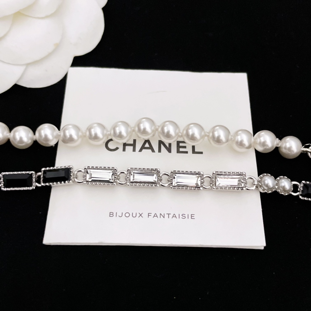 TOP CHANEL Black and White Long Diamond and Pearl Necklace