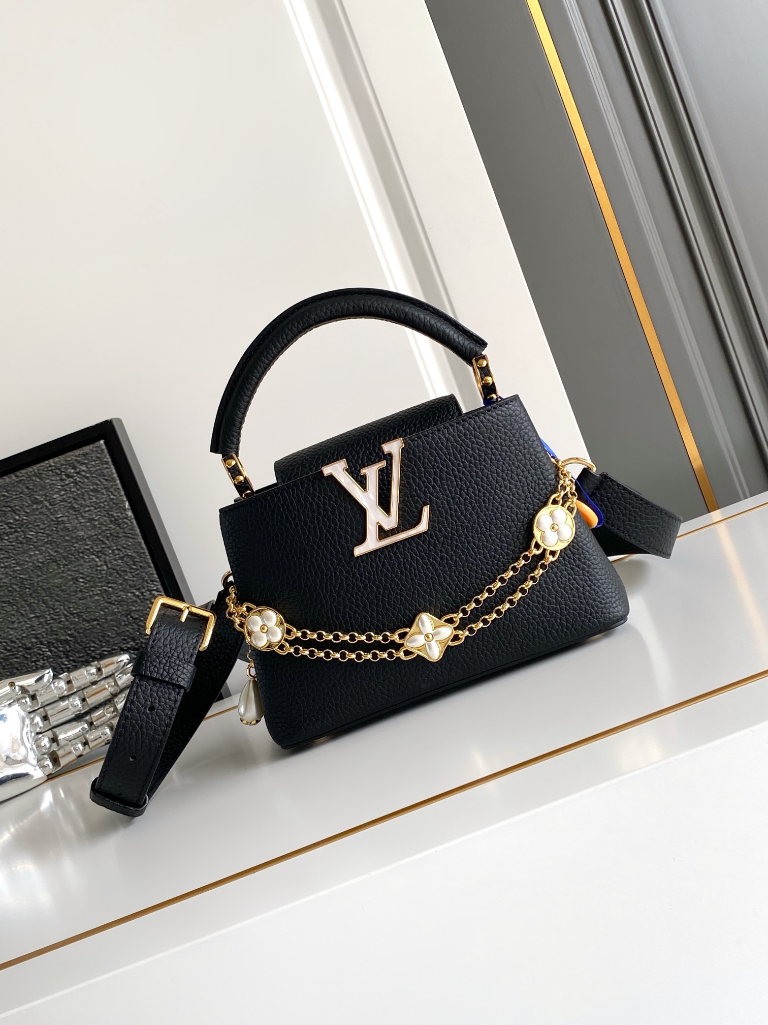 TOP Louis Vuitton LV Capucines Bag 21cm/27cm - Black