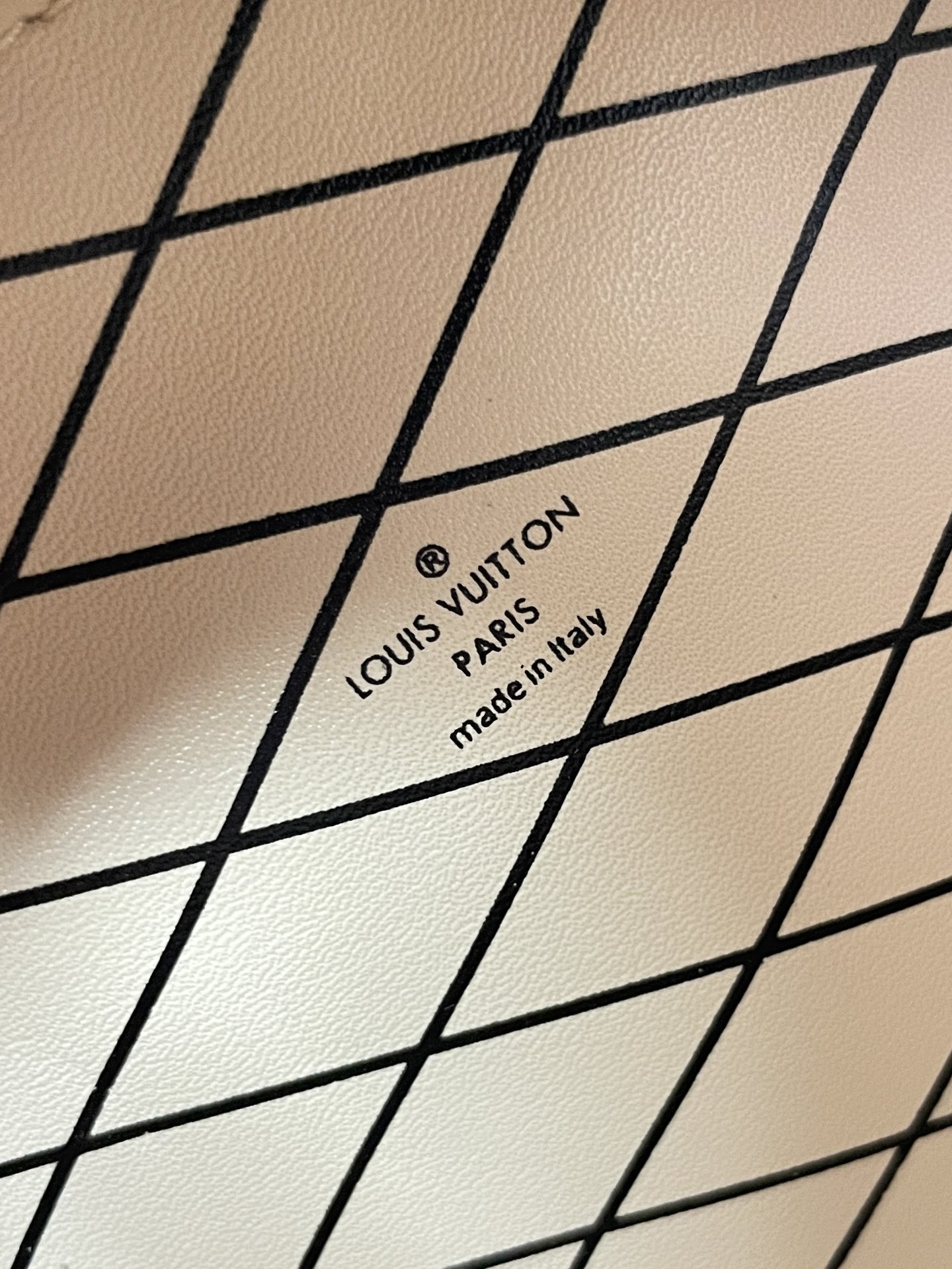 Louis Vuitton Boite Chapeau M44699