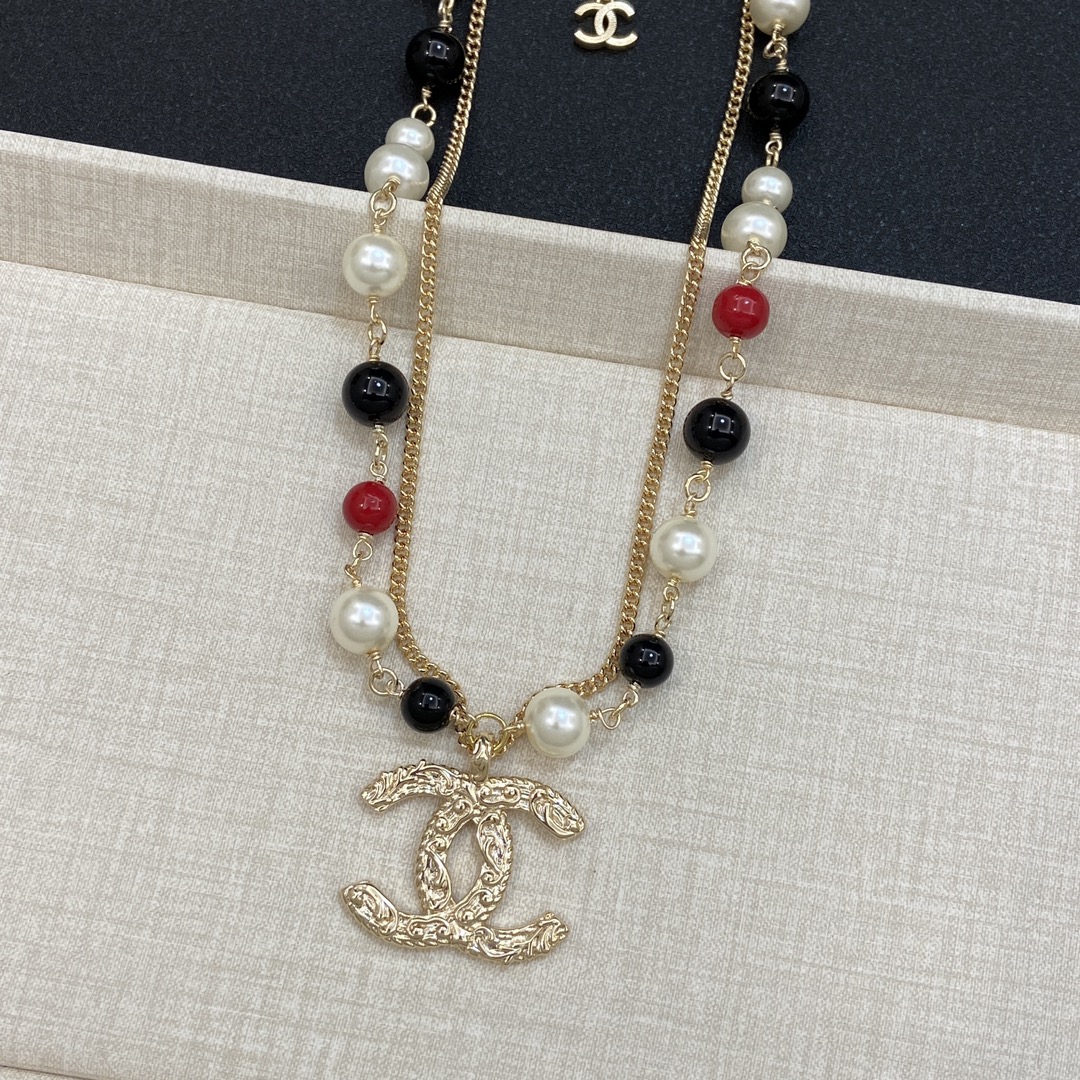 TOP CHANEL Necklace with Colored Beads - Gold