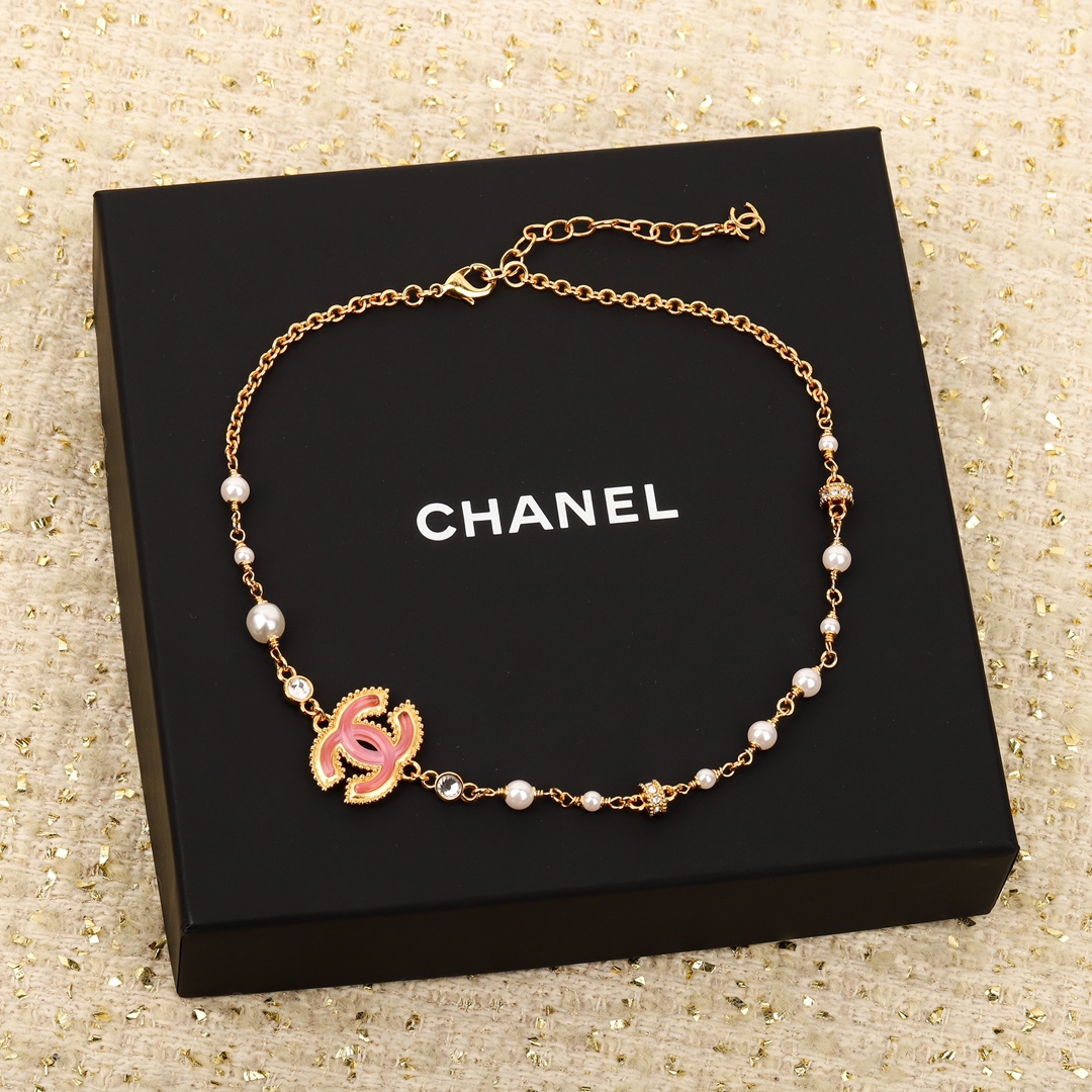 TOP CHANEL Pink Resin CC Pearl Necklace