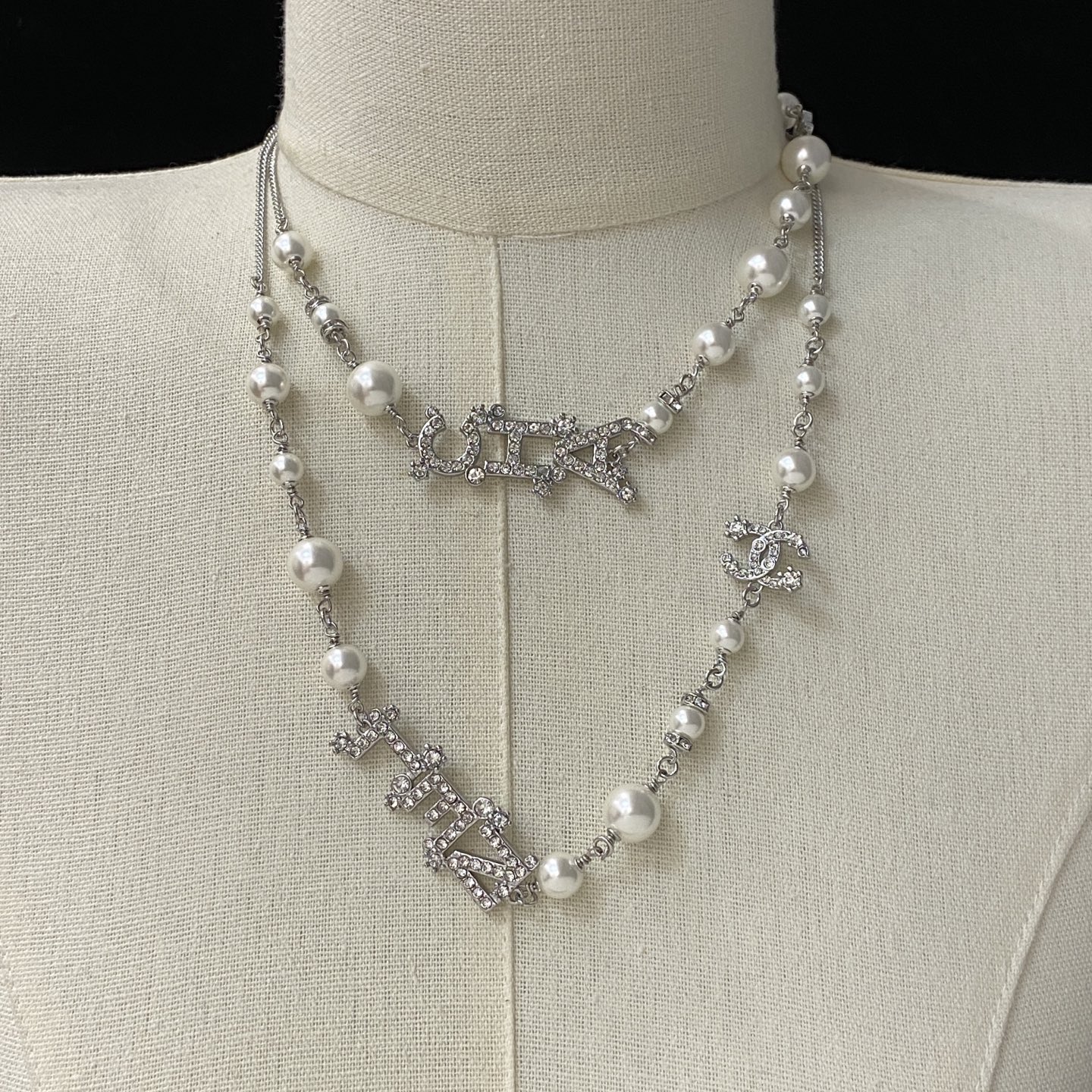 TOP CHANEL Pearl Long Necklace - Silver