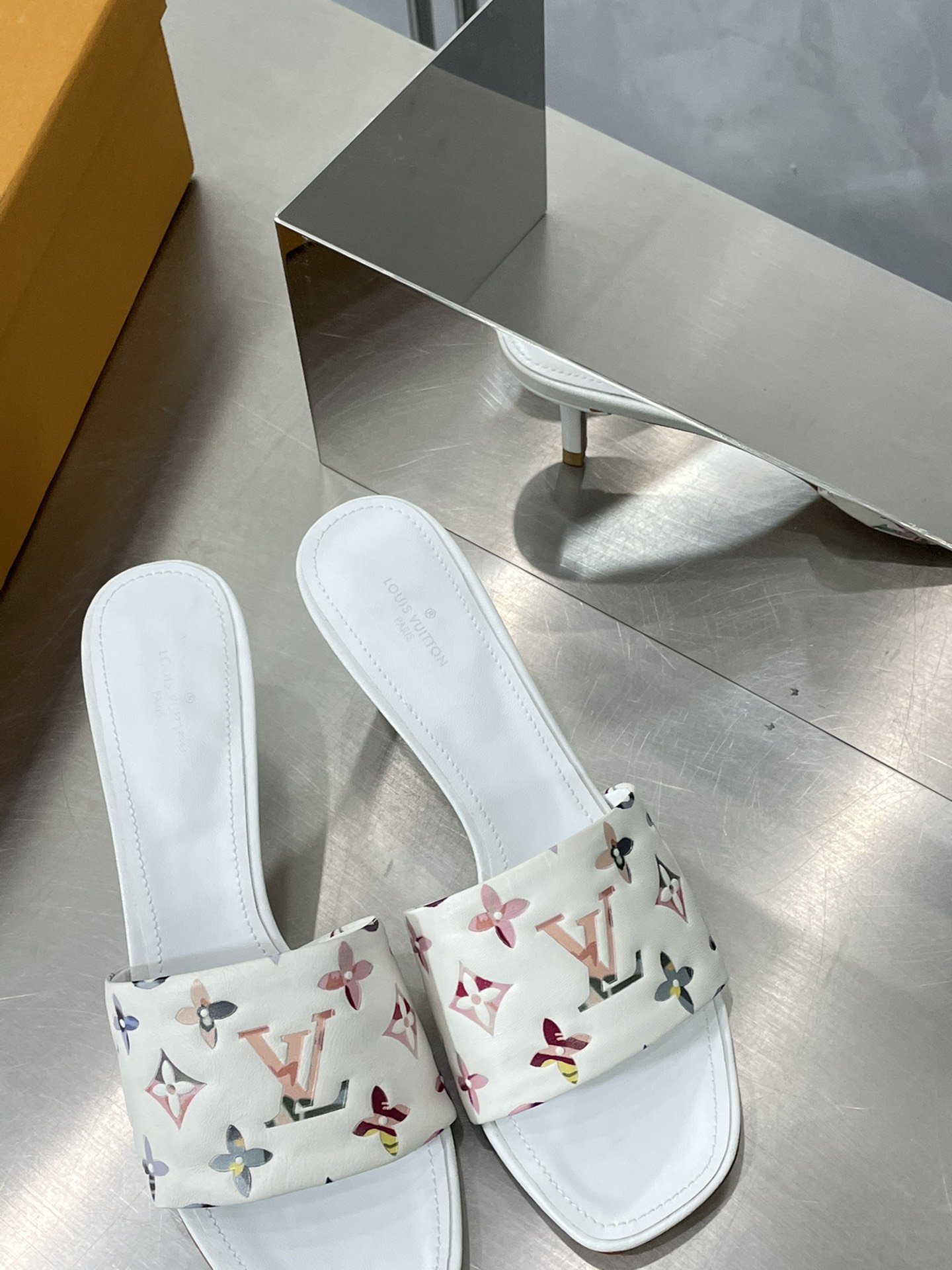 TOP Louis Vuitton LV Monogram High Heels - 4 Color