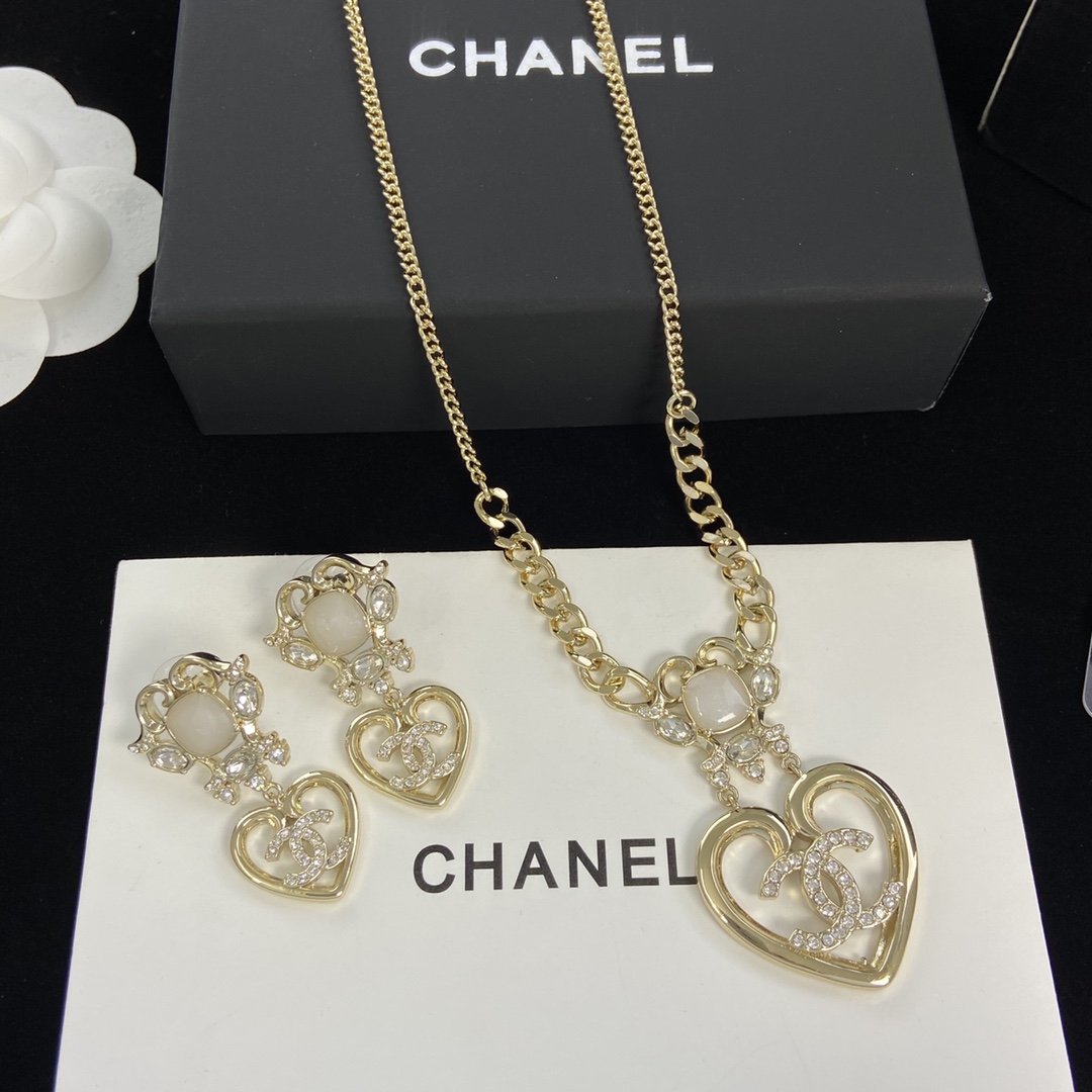 TOP CHANEL Necklace Earrings Set