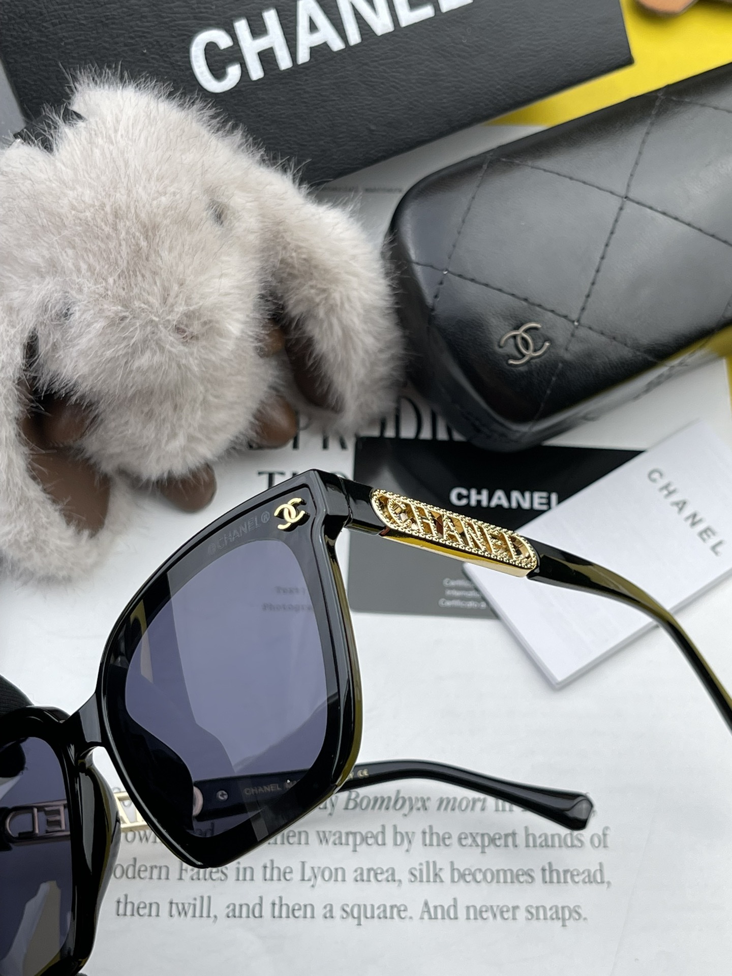 TOP CHANEL Sunglasses - Black