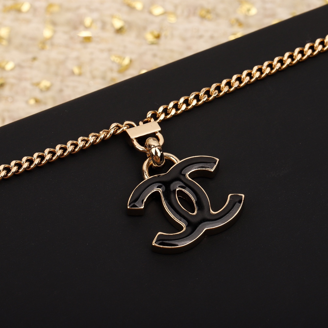 TOP CHANEL CC Enamel Necklace-Black