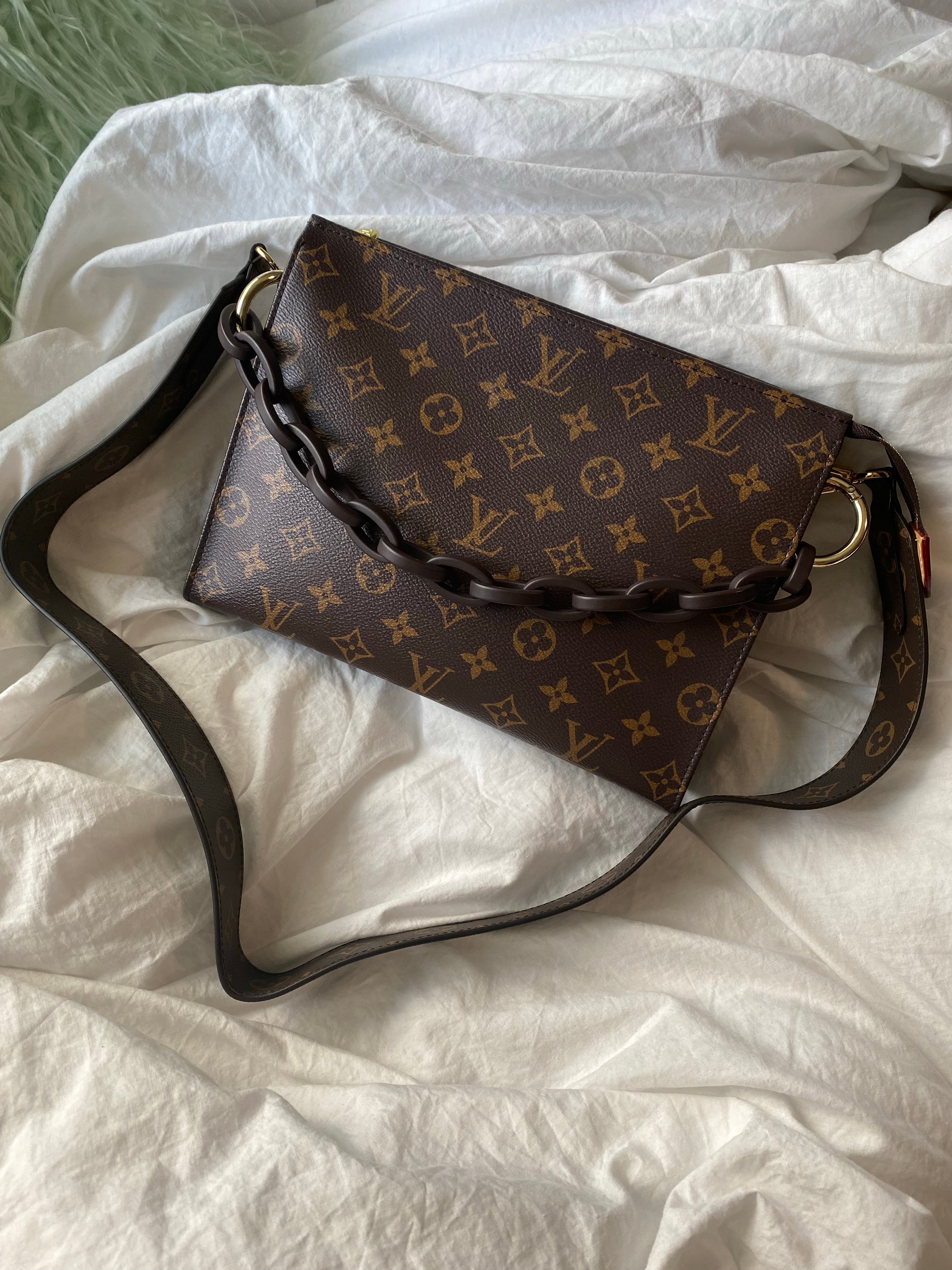 TOP Louis Vuitton LV  Toilery Pouch With Chain and Shoulder Strap 26cm -Brown