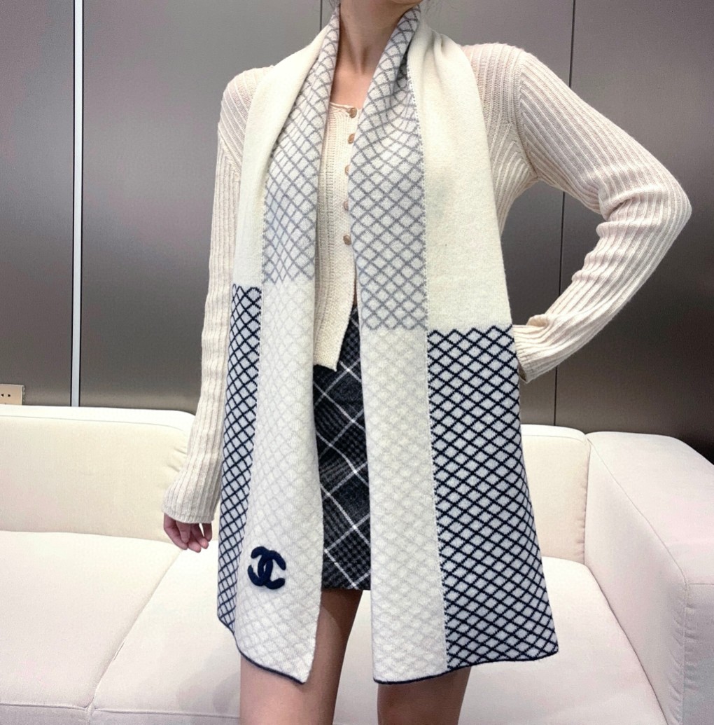 TOP Chanel Cashmere Scarf 38 x 190 cm