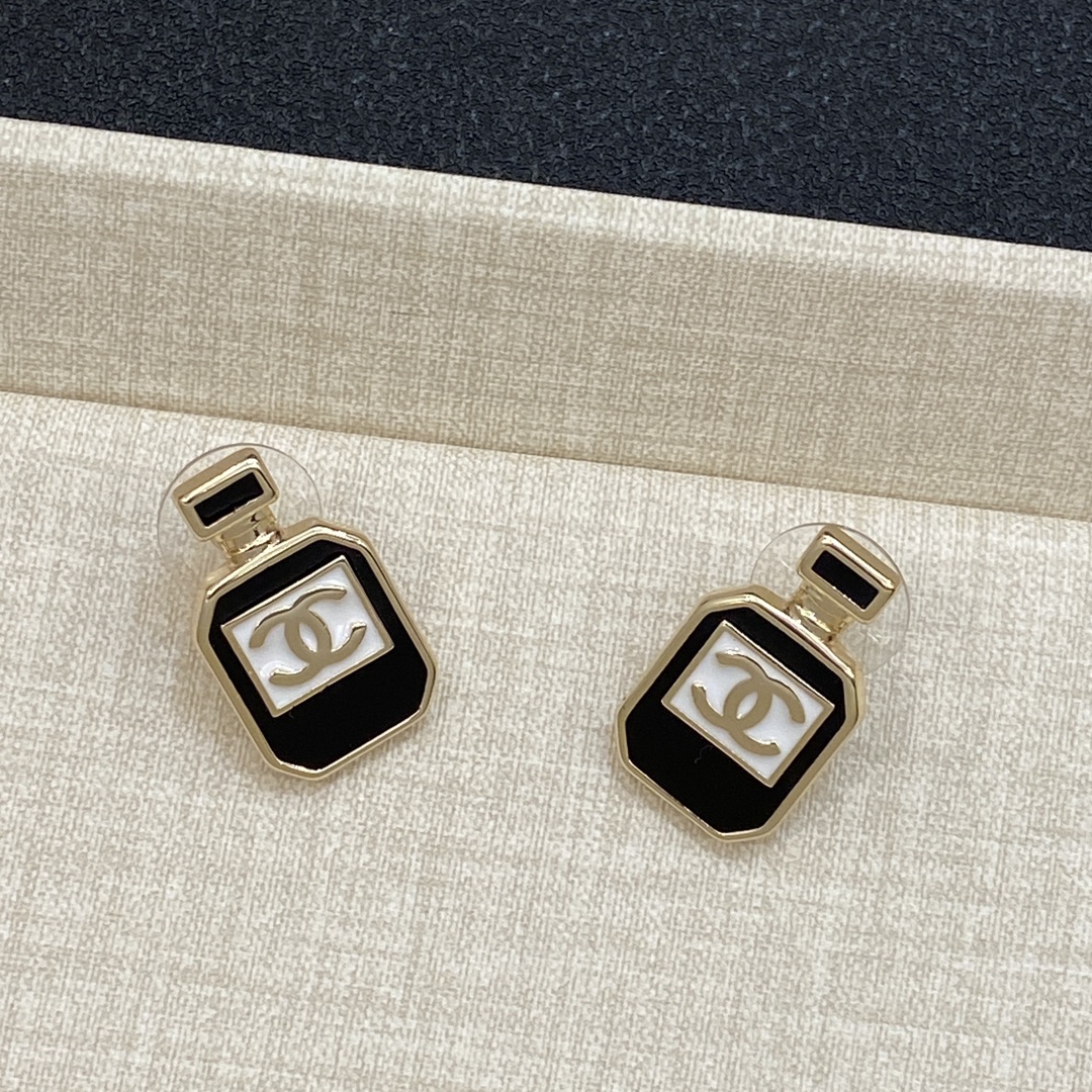 TOP CHANEL Earrings - 2 Colors