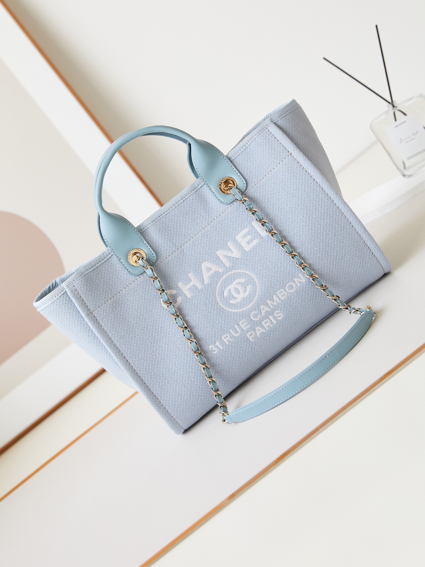 TOP CHANEL Deauville Tote Shopping Bag 33cm - Glacier Blue