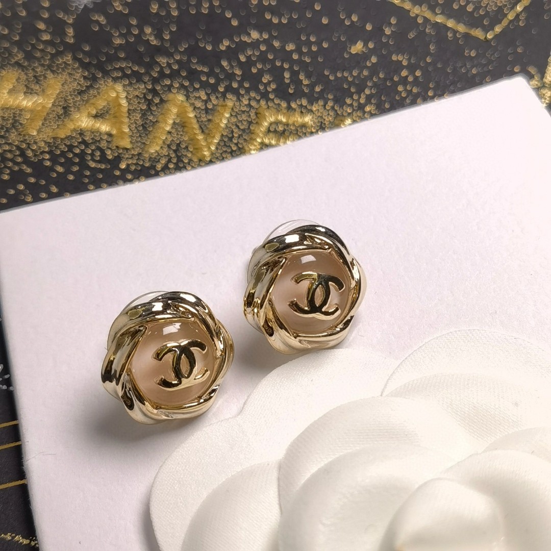 TOP CHANEL Rose Quartz Alphabet Round Earrings
