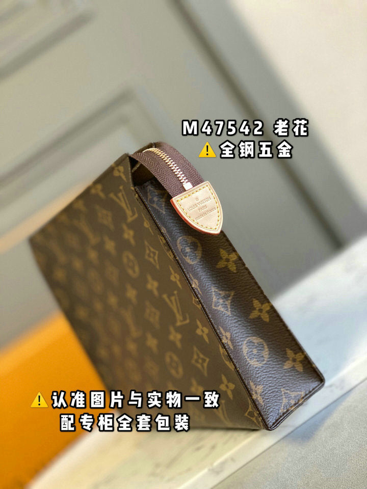 TOP Louis Vuitton LV  Toilery Pouch 26 Monogram 25 x 20 x 5.5cm-Brown