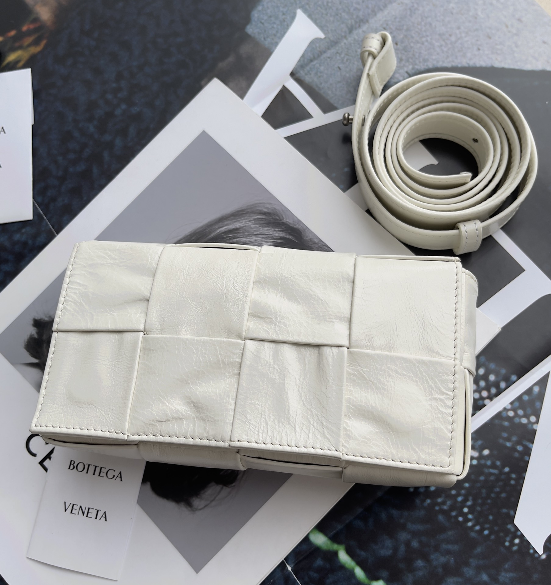 TOP Bottega Veneta BV Cassette Bags - White
