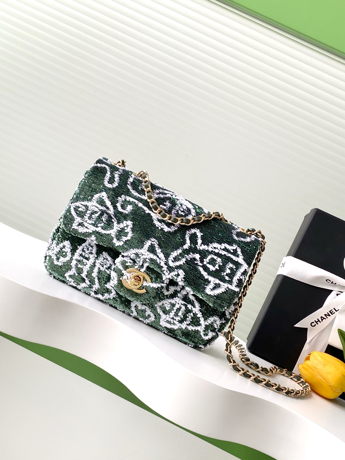 TOP CHANEL 25C Sequin Flab Bags 14*21*8cm - Green