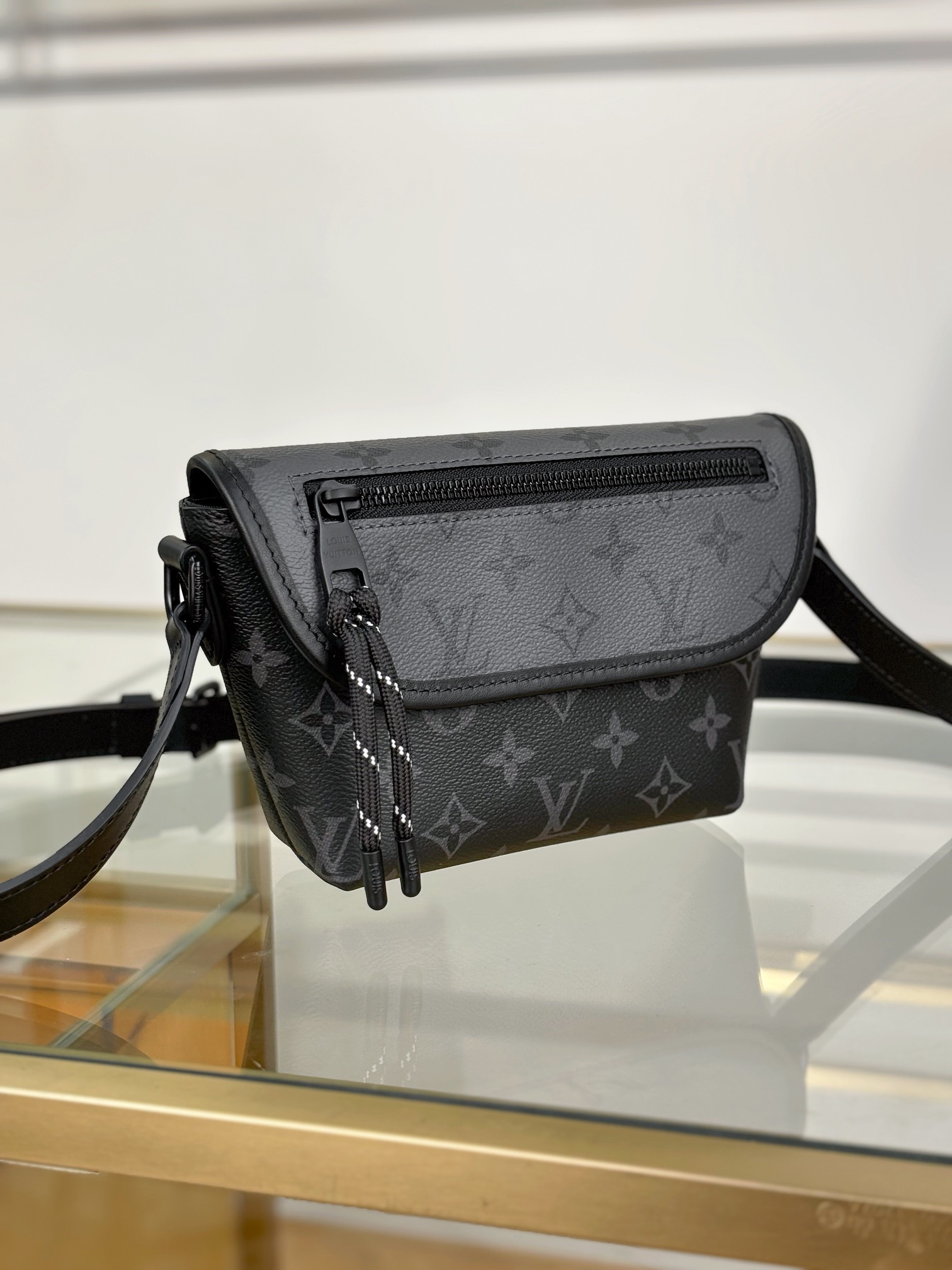 TOP Louis Vuitton LV Pulse Monogram Bag Mini 22x16x5cm - Black/Gray