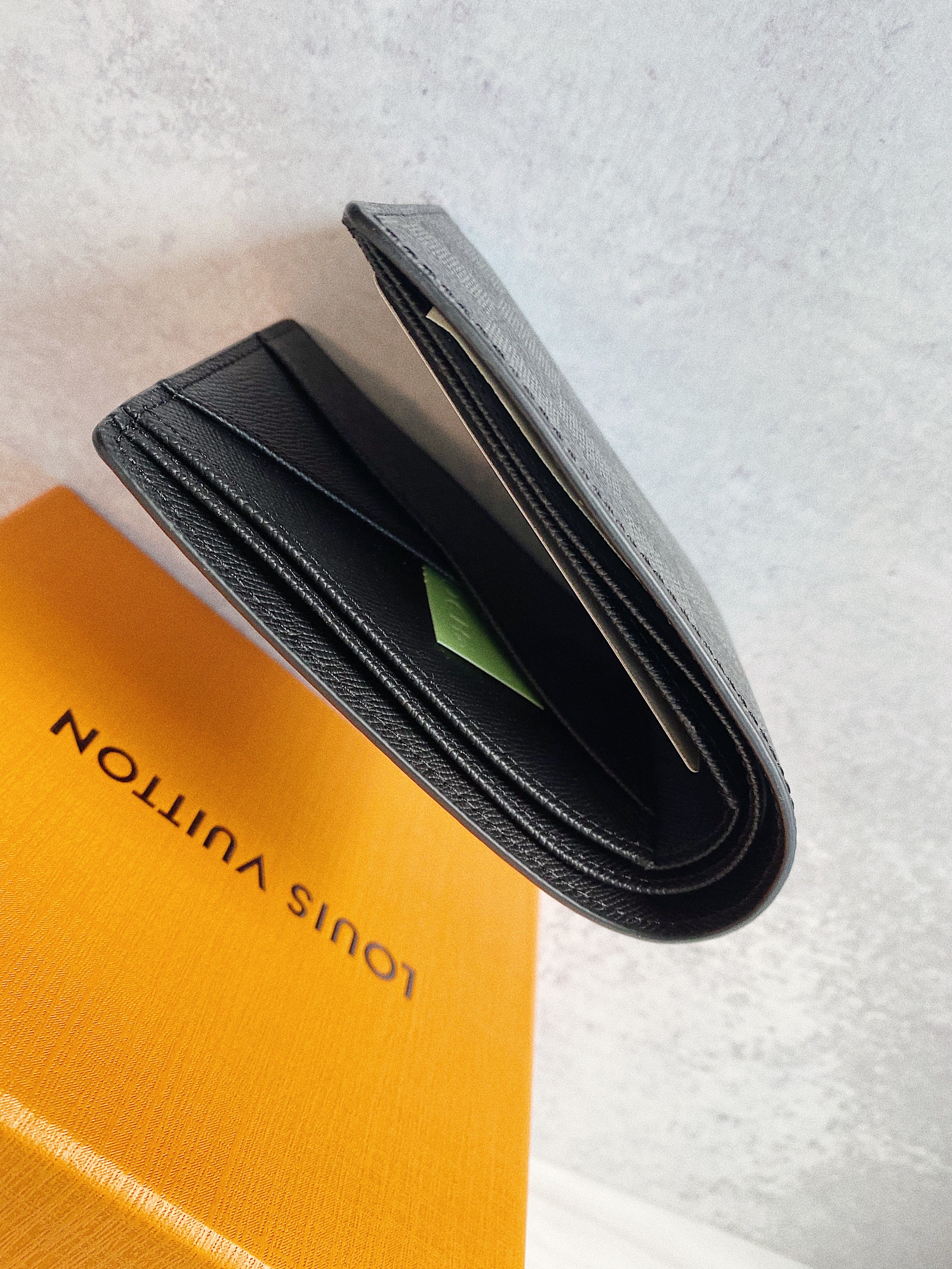 TOP Louis Vuitton LV L*uis V*itton Damier Ebene Marco Wallet - Black