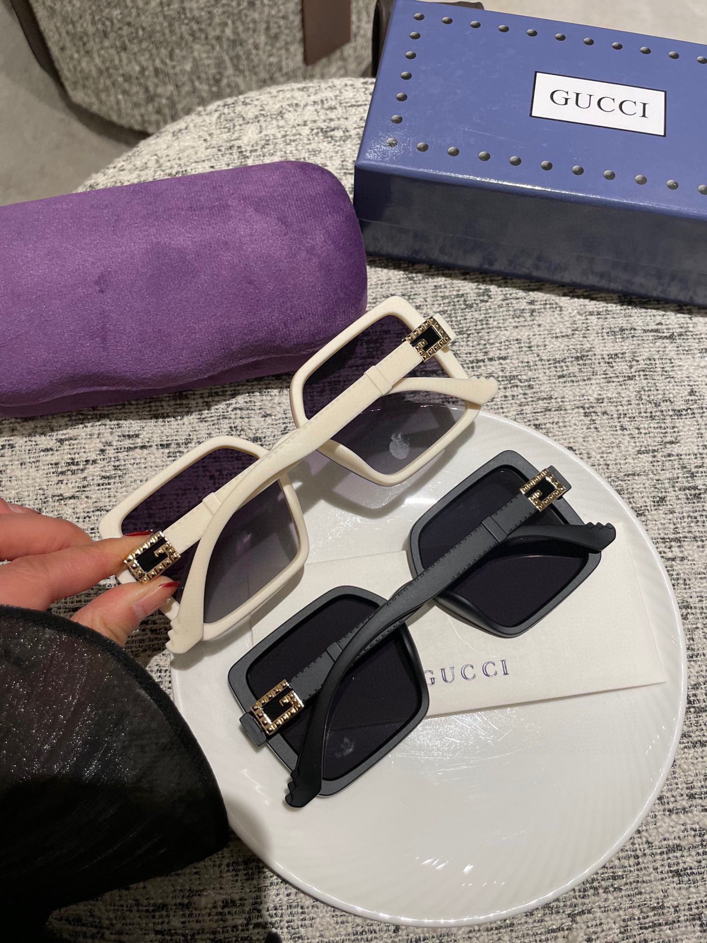 TOP Gucci  Sunglasses  - 2 Color
