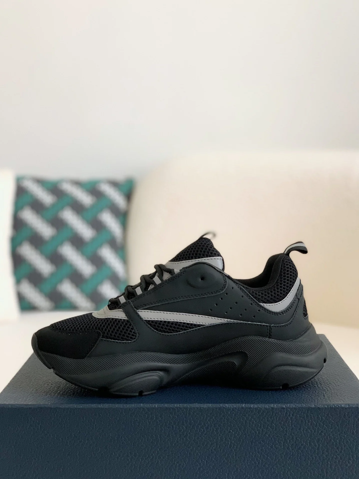 Men Mesh Chunky Sneakers, Black‑Grey Color Block Lace‑Up Thick Sole Casual Running Shoes Breathable Lightweight Fashion Streetwear Trainers