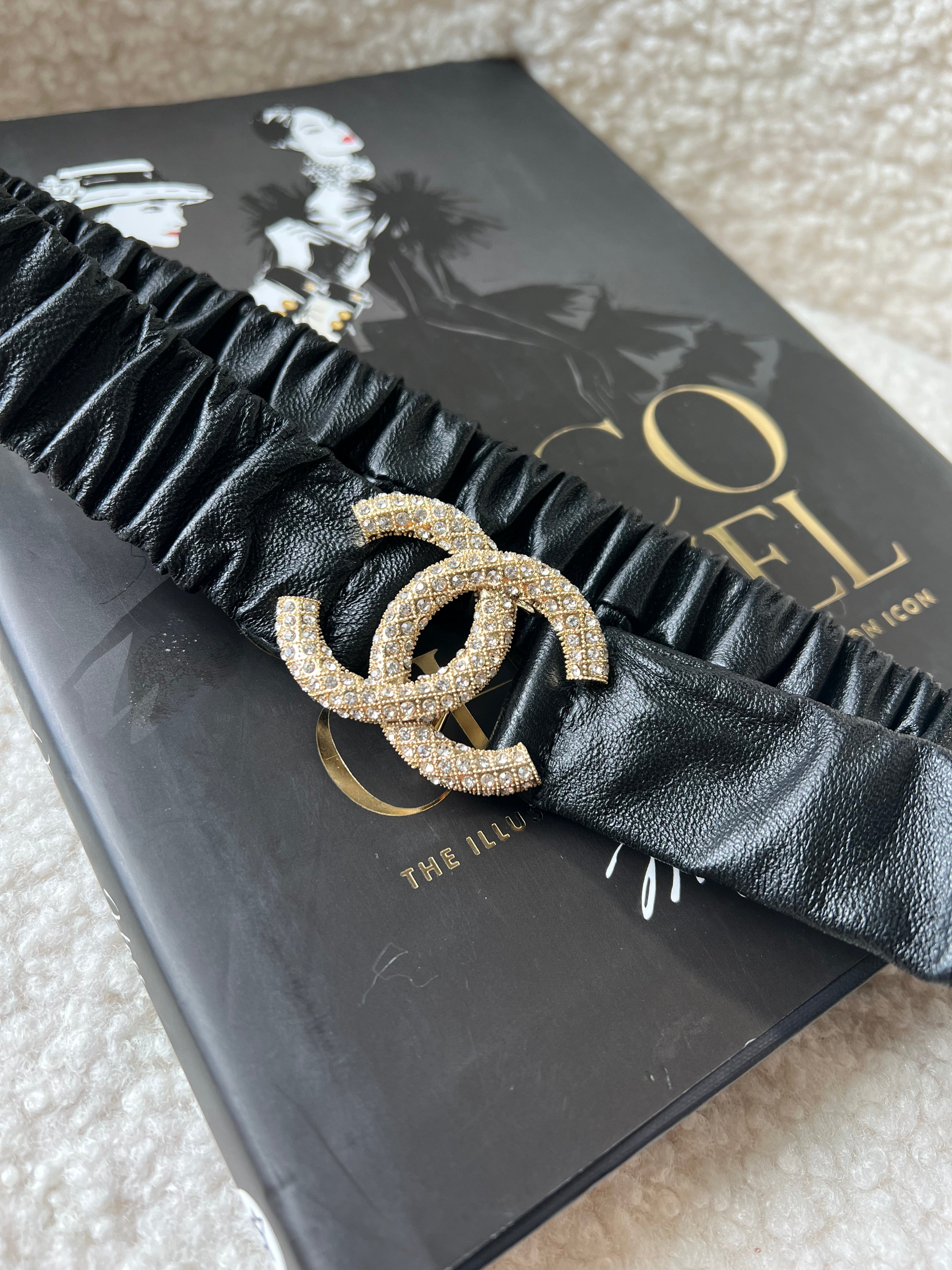 TOP CHANEL Belt Stretching Waist Stones Logo - Black
