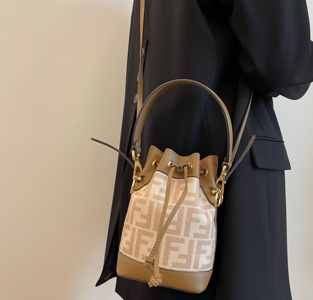 TOP FENDI Mon Tresor Calfskin Material Bag  - 18x12x10cm - Brown