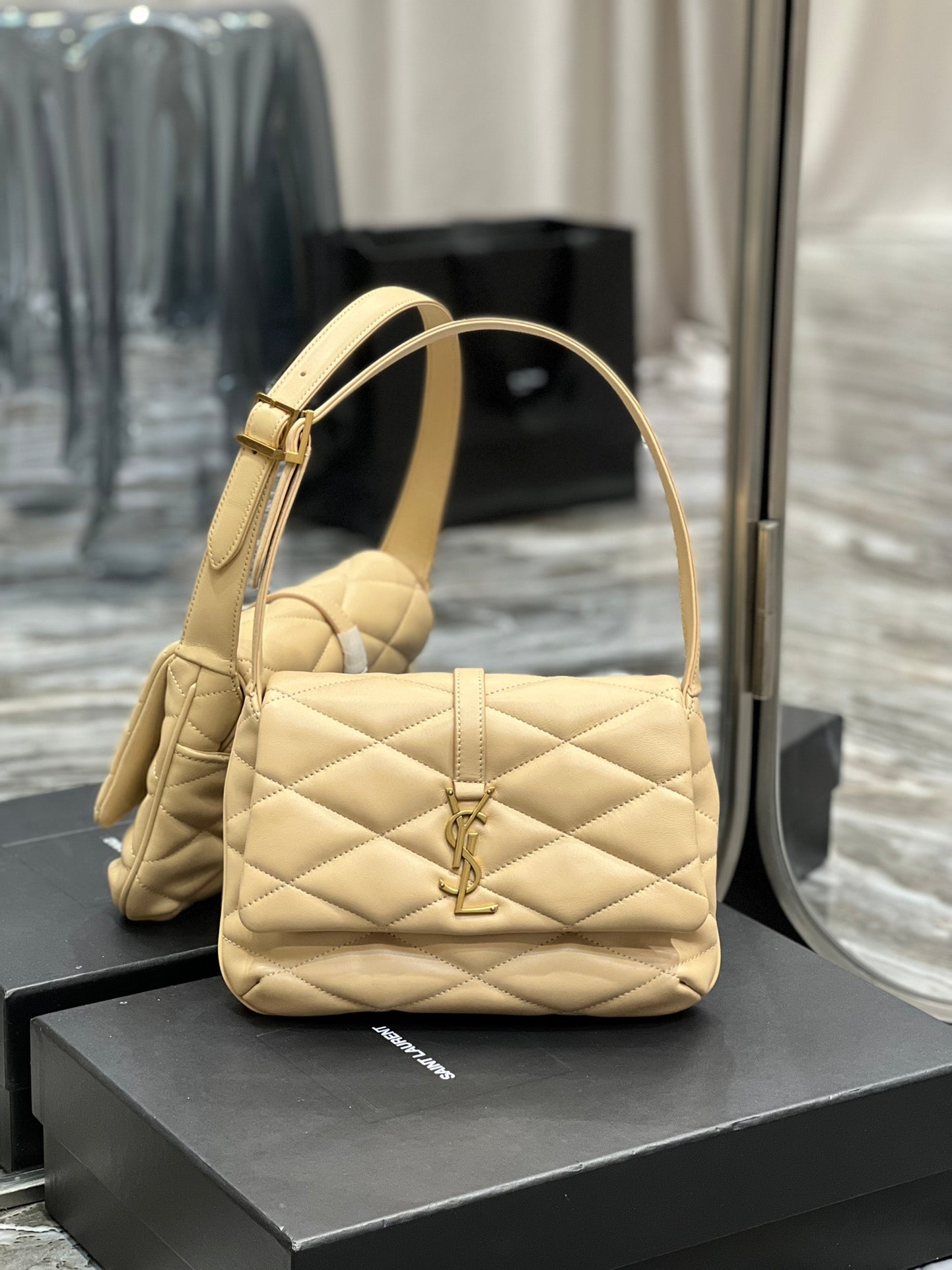 TOP Yves Saint Laurent YSL Le 57 Small Shoulder Bag - Beige