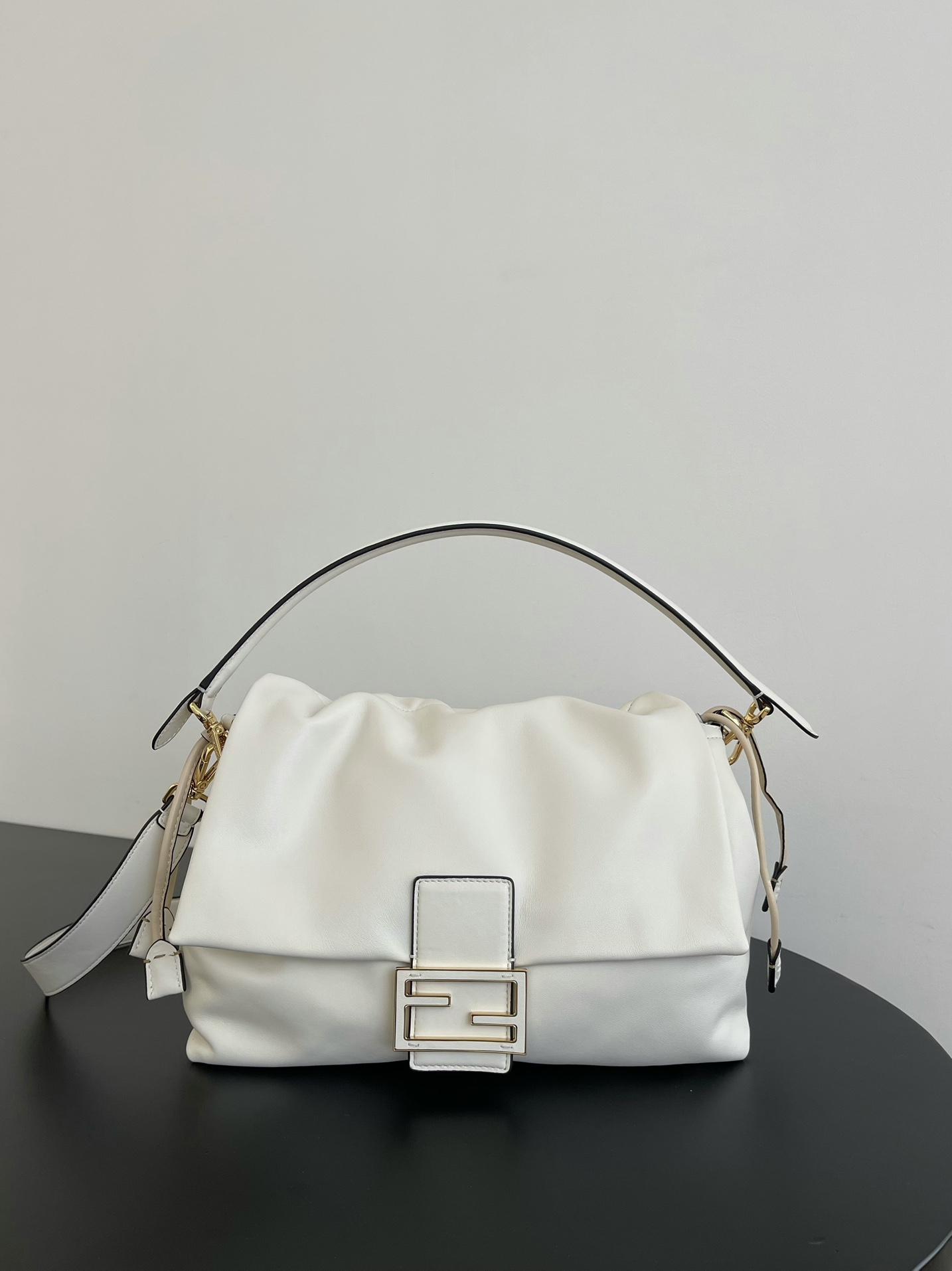 TOP FENDI Mamma Baguette Bag 26.5x8.5x18cm - White