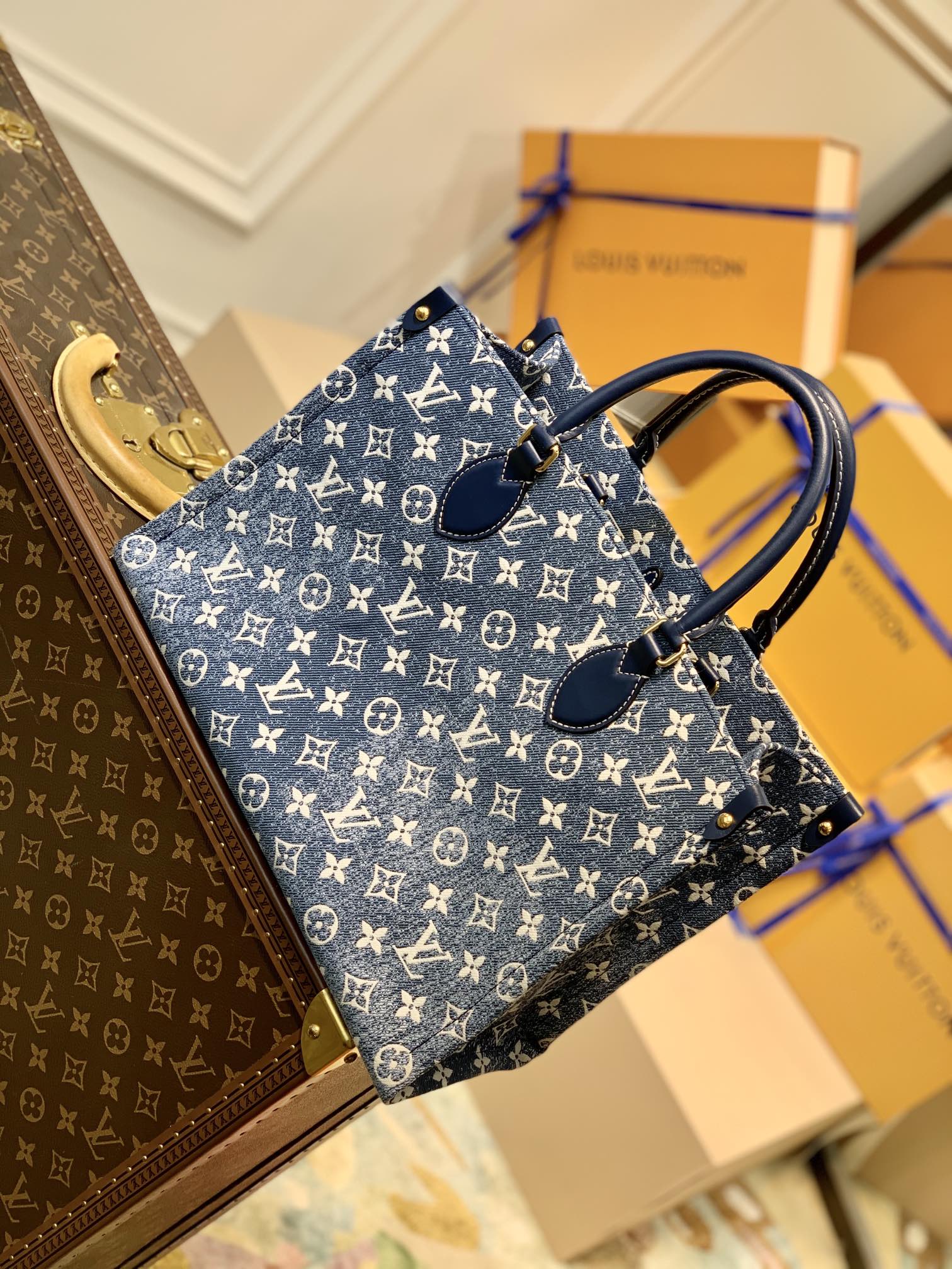 TOP Louis Vuitton LV On The Go Monogram Denim MM 35x27x14cm-Blue
