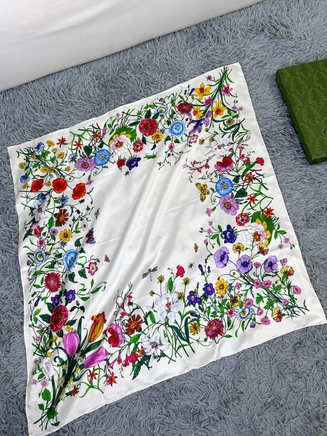 TOP GUCCI GG Gorgeous Flower Jacquard Scarf 90x90 cm - 2  Color